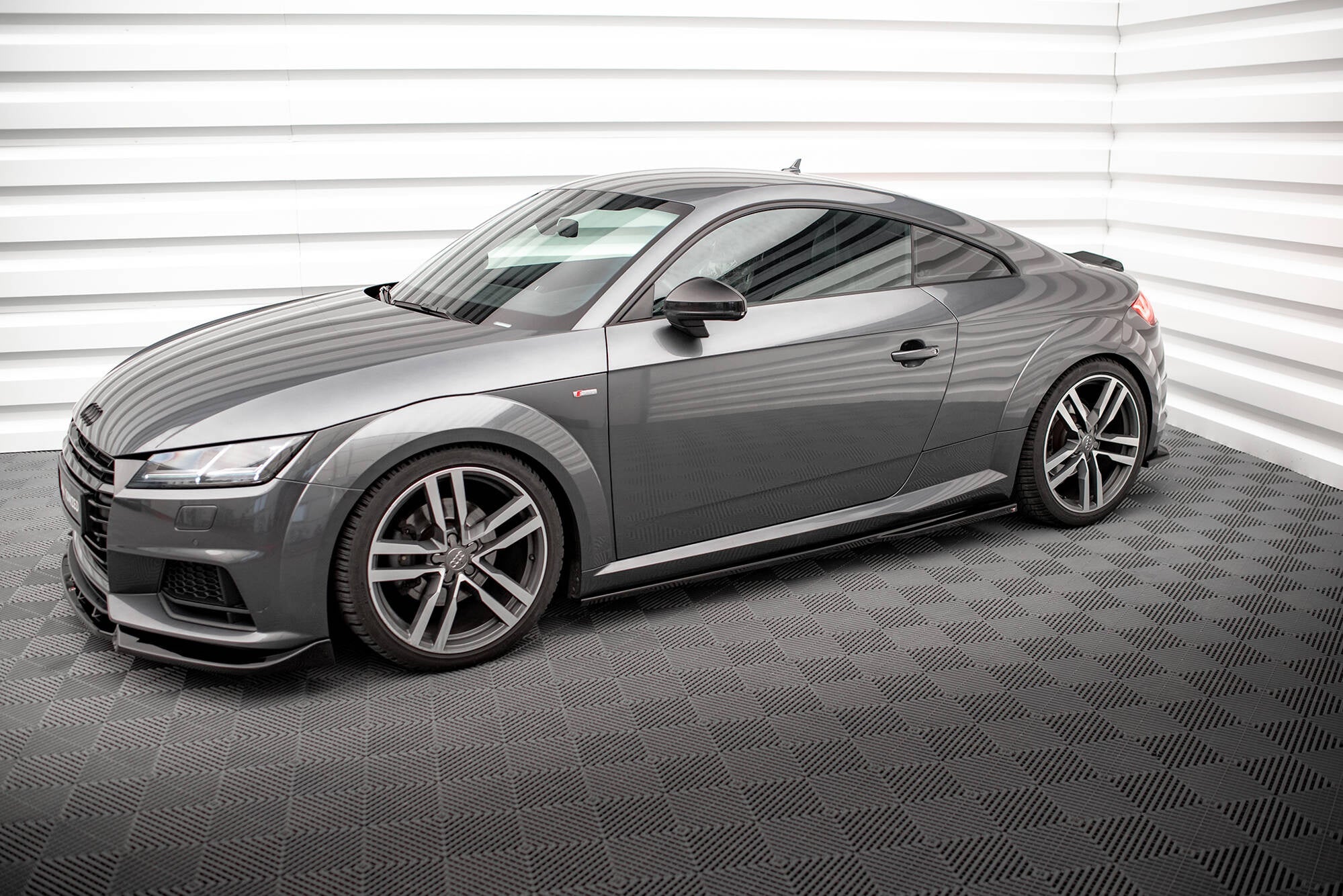 Maxton Design Difusores de taloneras laterales para Audi TT S-Line 8S - imagen 3