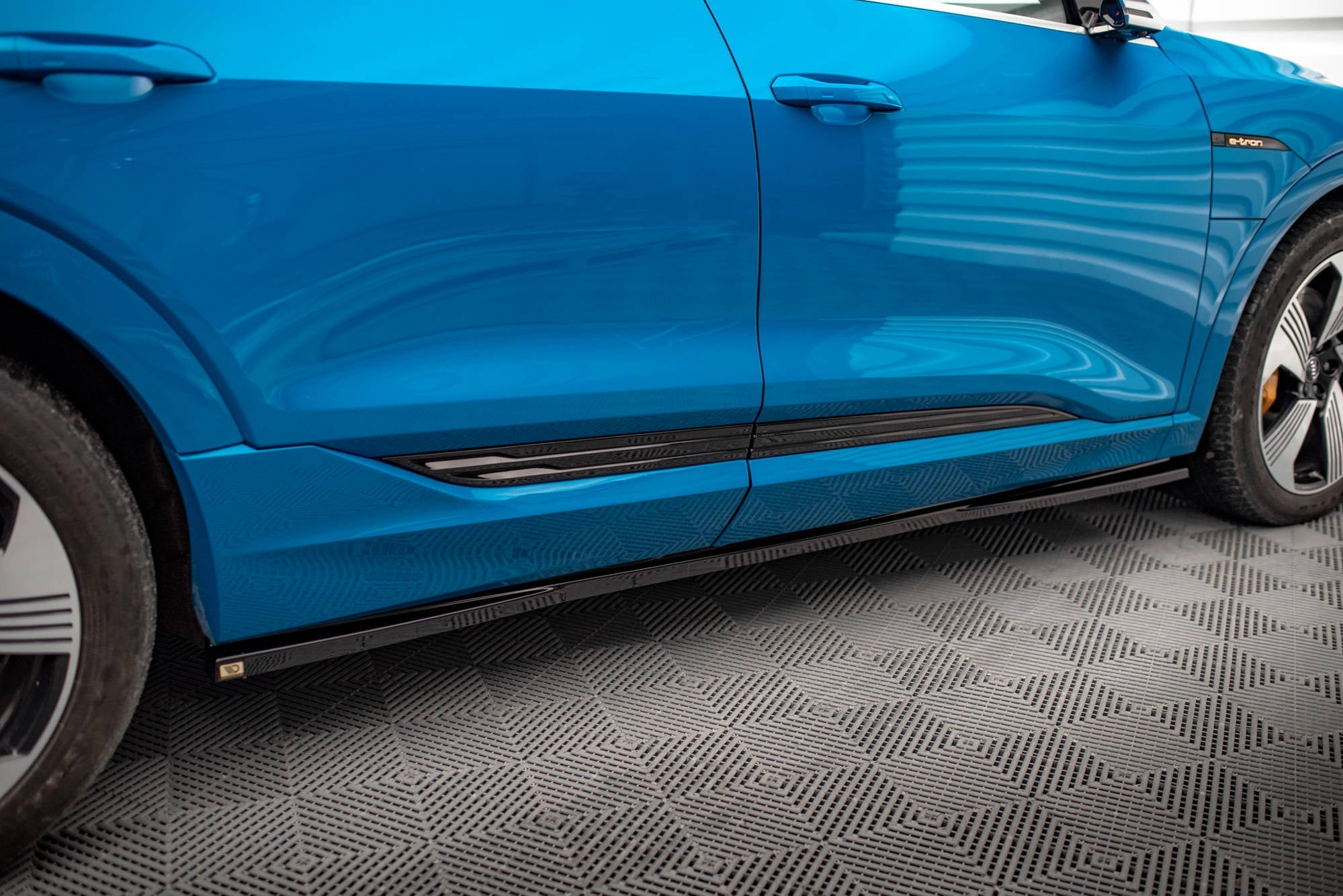 Maxton Design Difusores de taloneras laterales para Audi e-tron - imagen 3