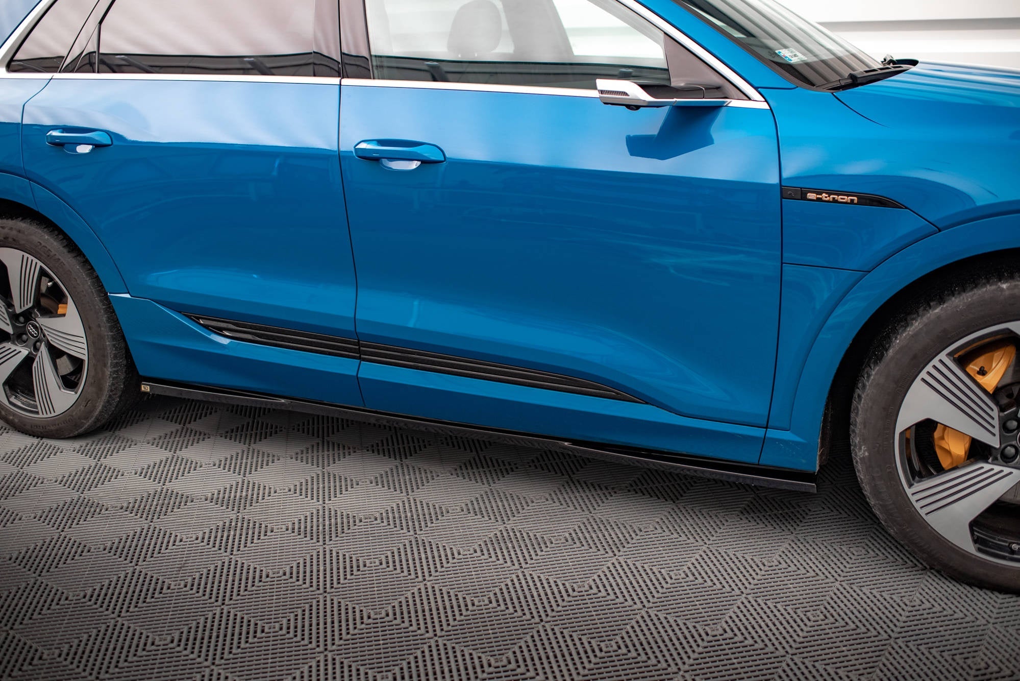Maxton Design Difusores de taloneras laterales para Audi e-tron - imagen 1