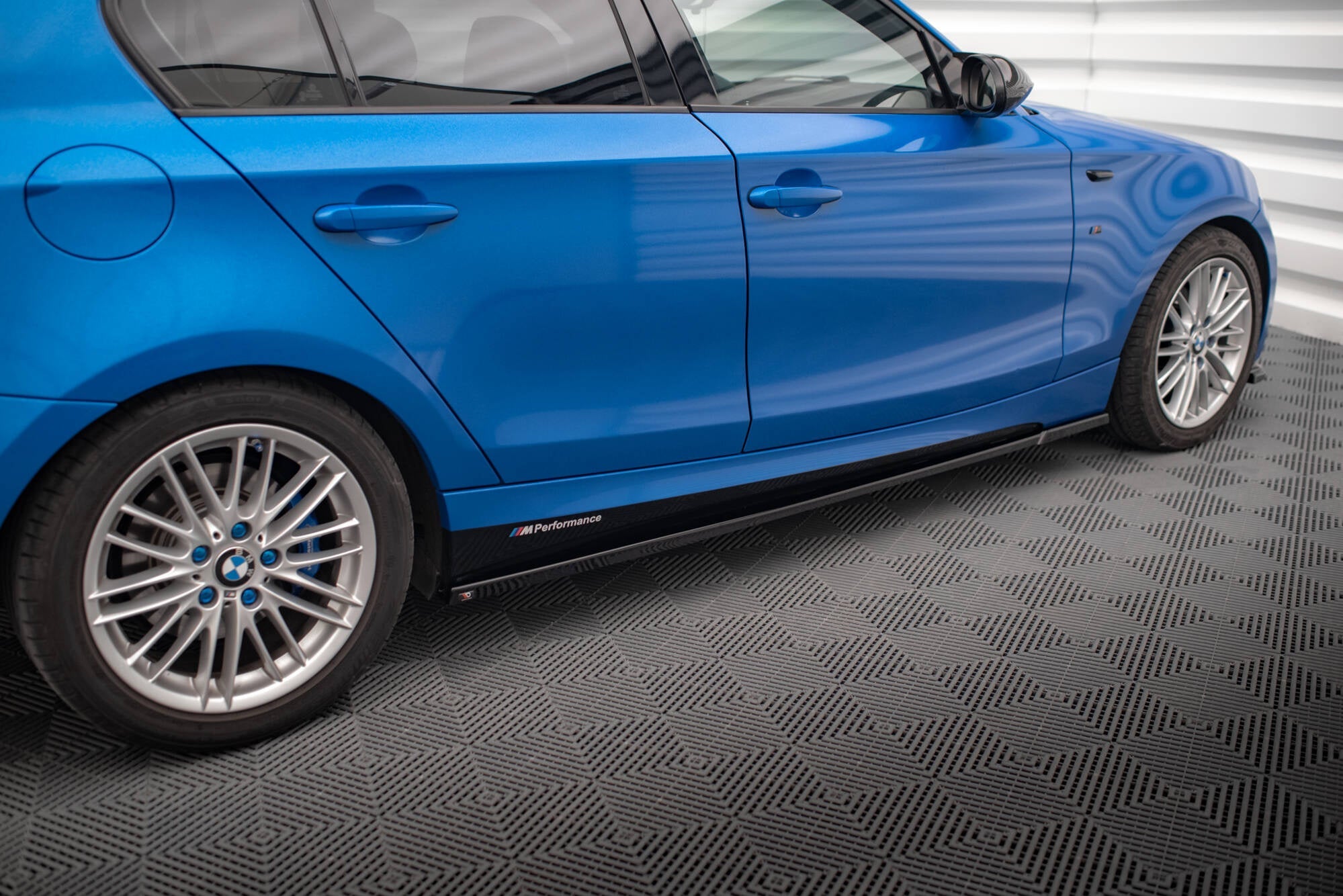 Maxton Design Difusores de taloneras laterales para BMW 1 M-Pack E87 Facelift - imagen 2
