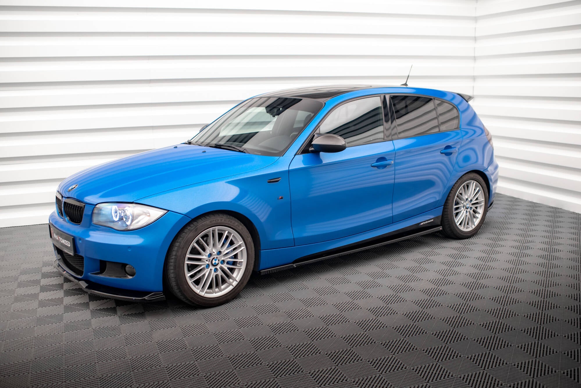 Maxton Design Difusores de taloneras laterales para BMW 1 M-Pack E87 Facelift - imagen 3