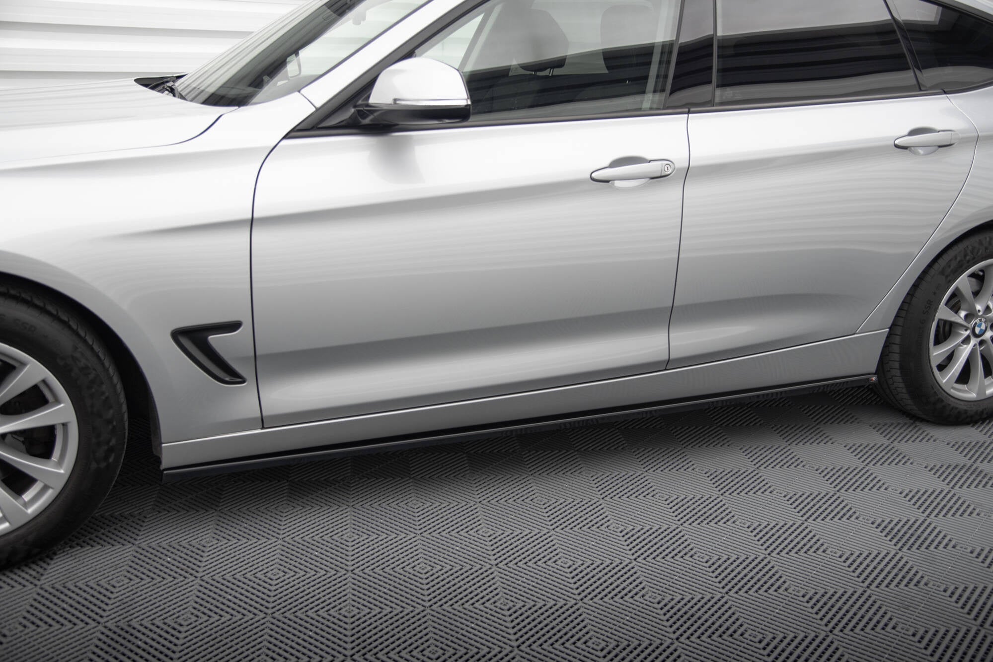 Maxton Design Difusores de taloneras laterales para BMW 3 GT F34 - imagen 1