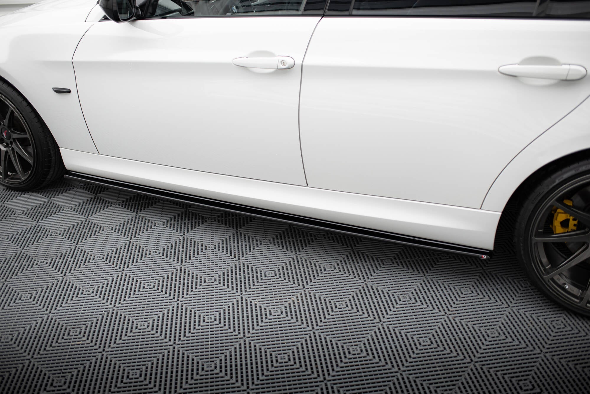Maxton Design Difusores de taloneras laterales para BMW 3 M-Pack Sedan / Touring E90 / E91 - imagen 3