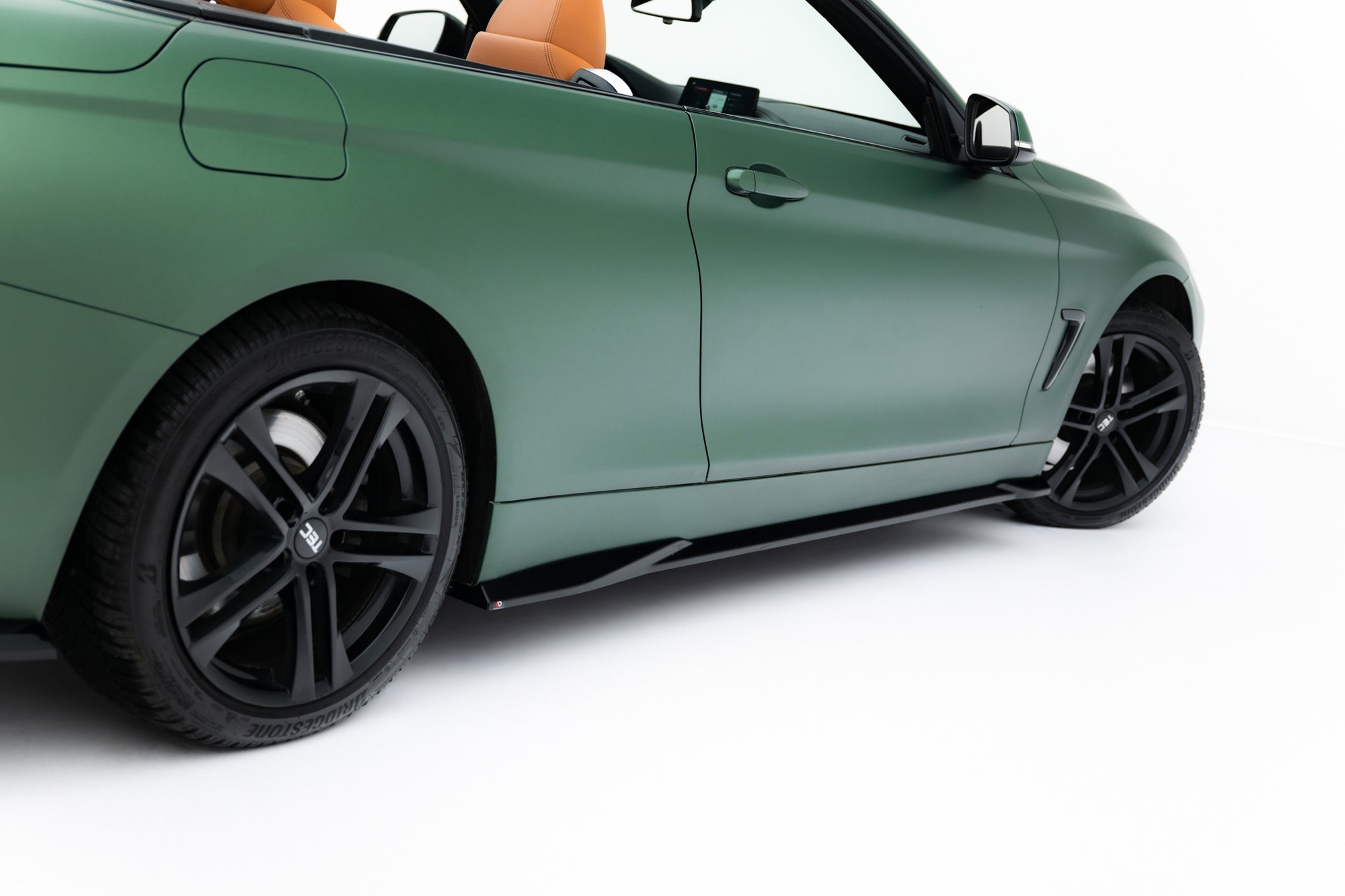 Maxton Design Difusores de taloneras laterales para BMW 4 Cabrio / Coupe F33 / F32 - imagen 3