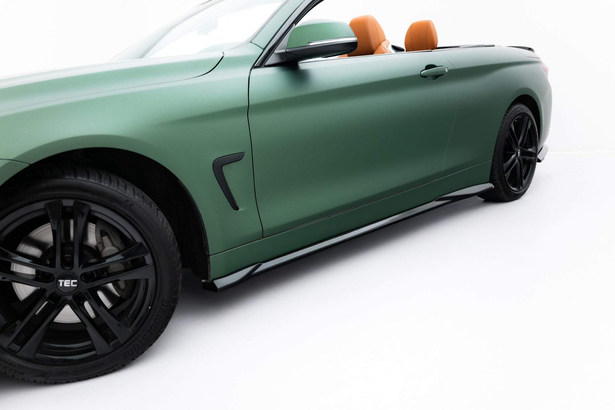 Maxton Design Difusores de taloneras laterales para BMW 4 Cabrio / Coupe F33 / F32 - imagen 2