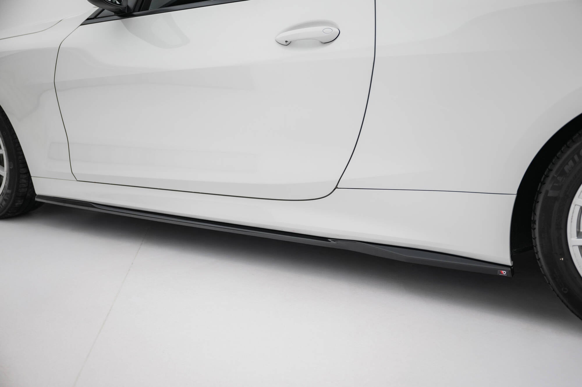 Maxton Design Difusores de taloneras laterales para BMW 4 Coupe / Cabrio G22 / G23 - imagen 2