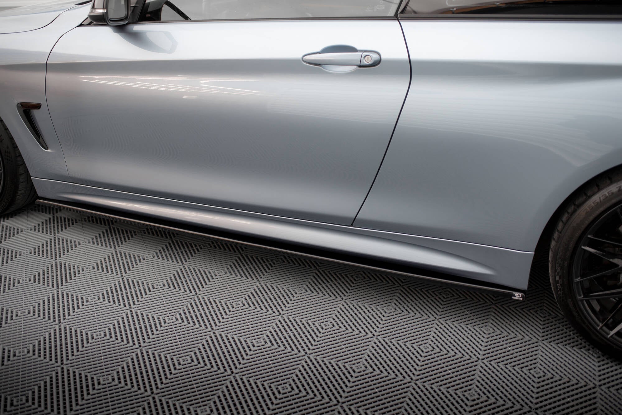 Maxton Design Difusores de taloneras laterales para BMW 4 Coupe / Gran Coupe / Cabrio M-Pack F32 / F36 / F33 - imagen 2