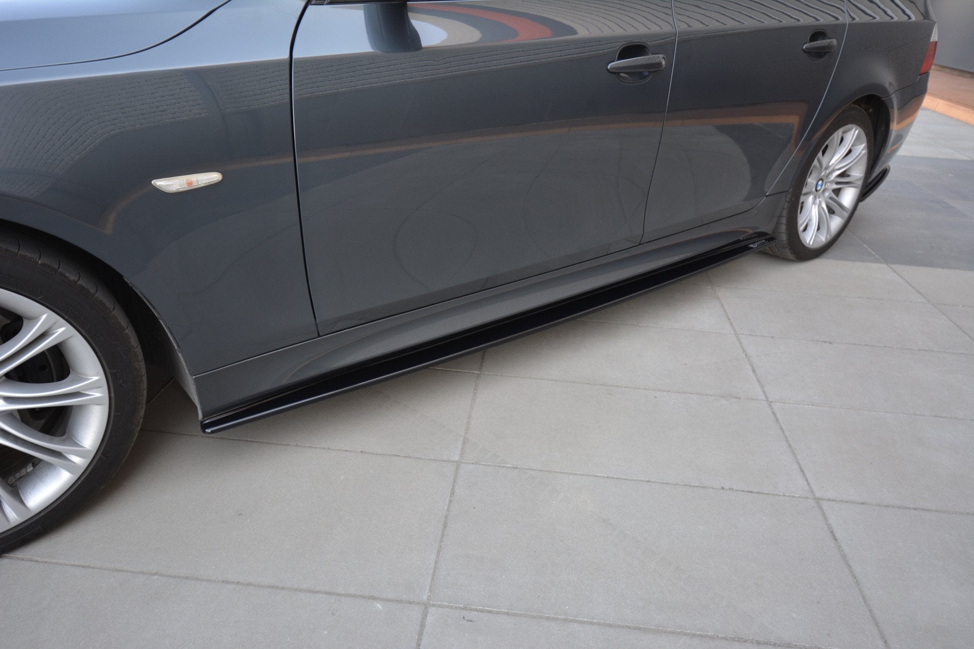 Maxton Design Difusores de taloneras laterales para BMW 5 E60/61 M-PACK - imagen 1