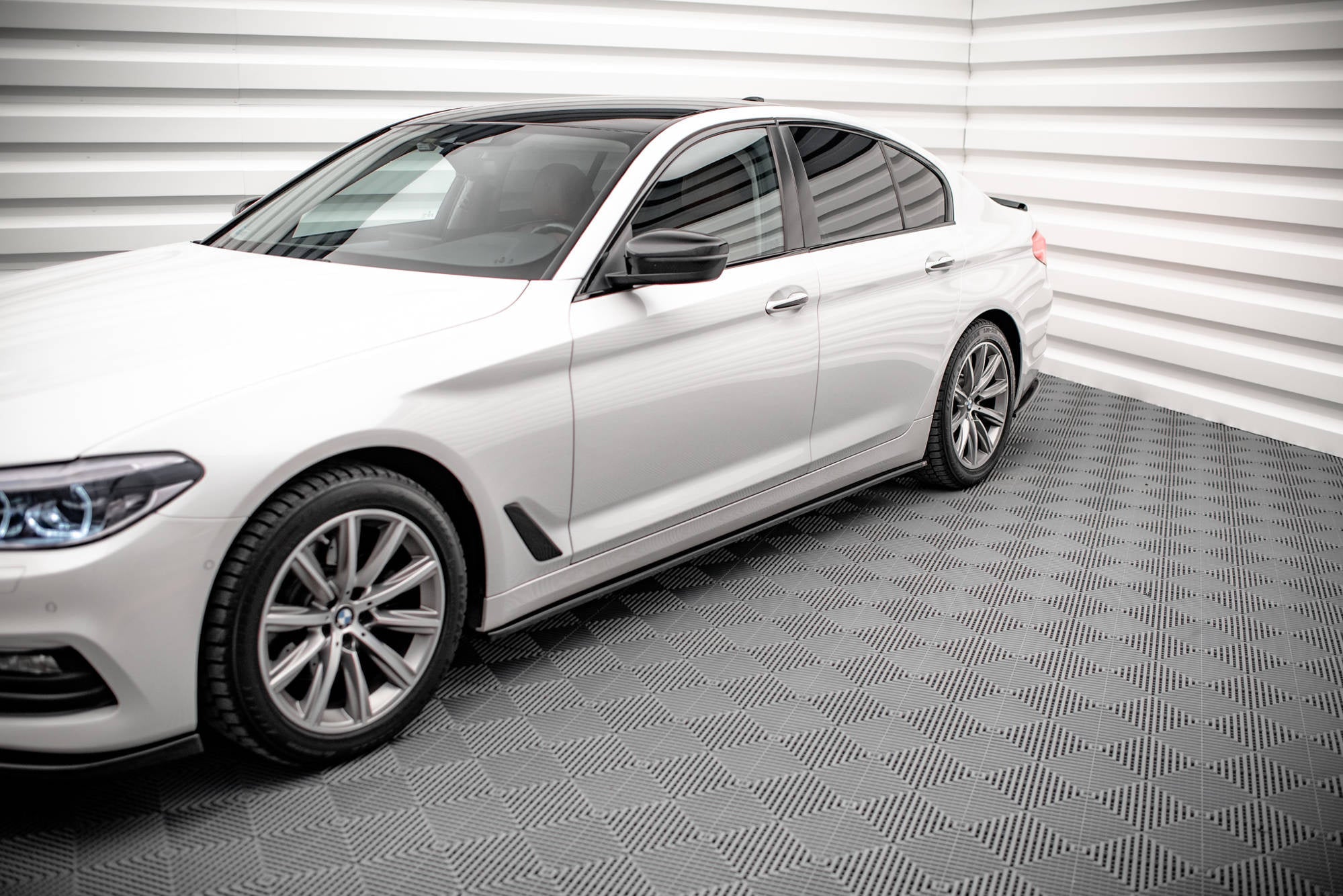 Maxton Design Difusores de taloneras laterales para BMW 5 G30 / G31 - imagen 1