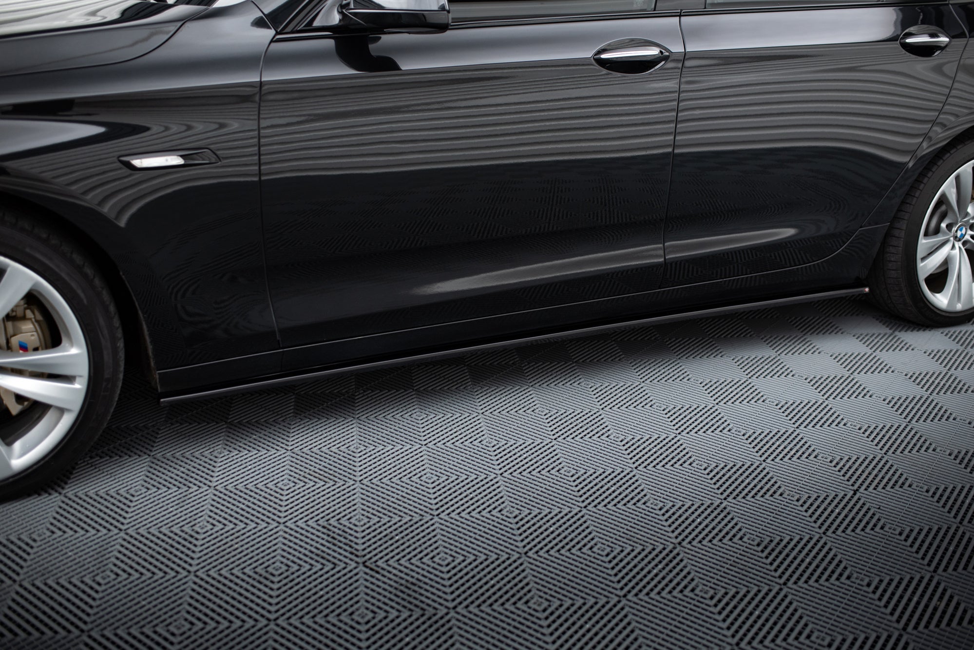 Maxton Design Difusores de taloneras laterales para BMW 5 GT F07 - imagen 1