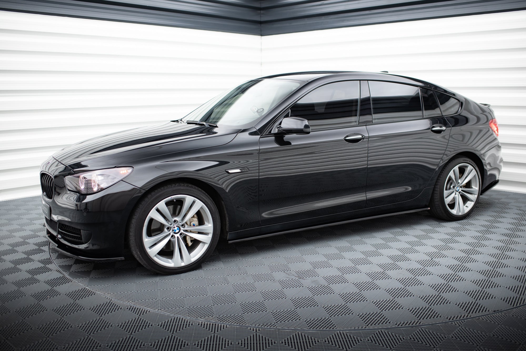 Maxton Design Difusores de taloneras laterales para BMW 5 GT F07 - imagen 2