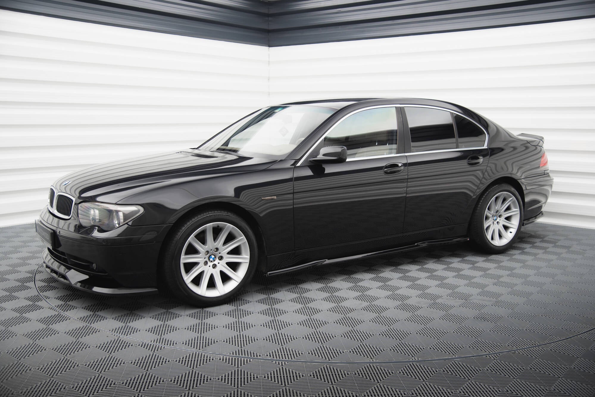 Maxton Design Difusores de taloneras laterales para BMW 7 E65 - imagen 3