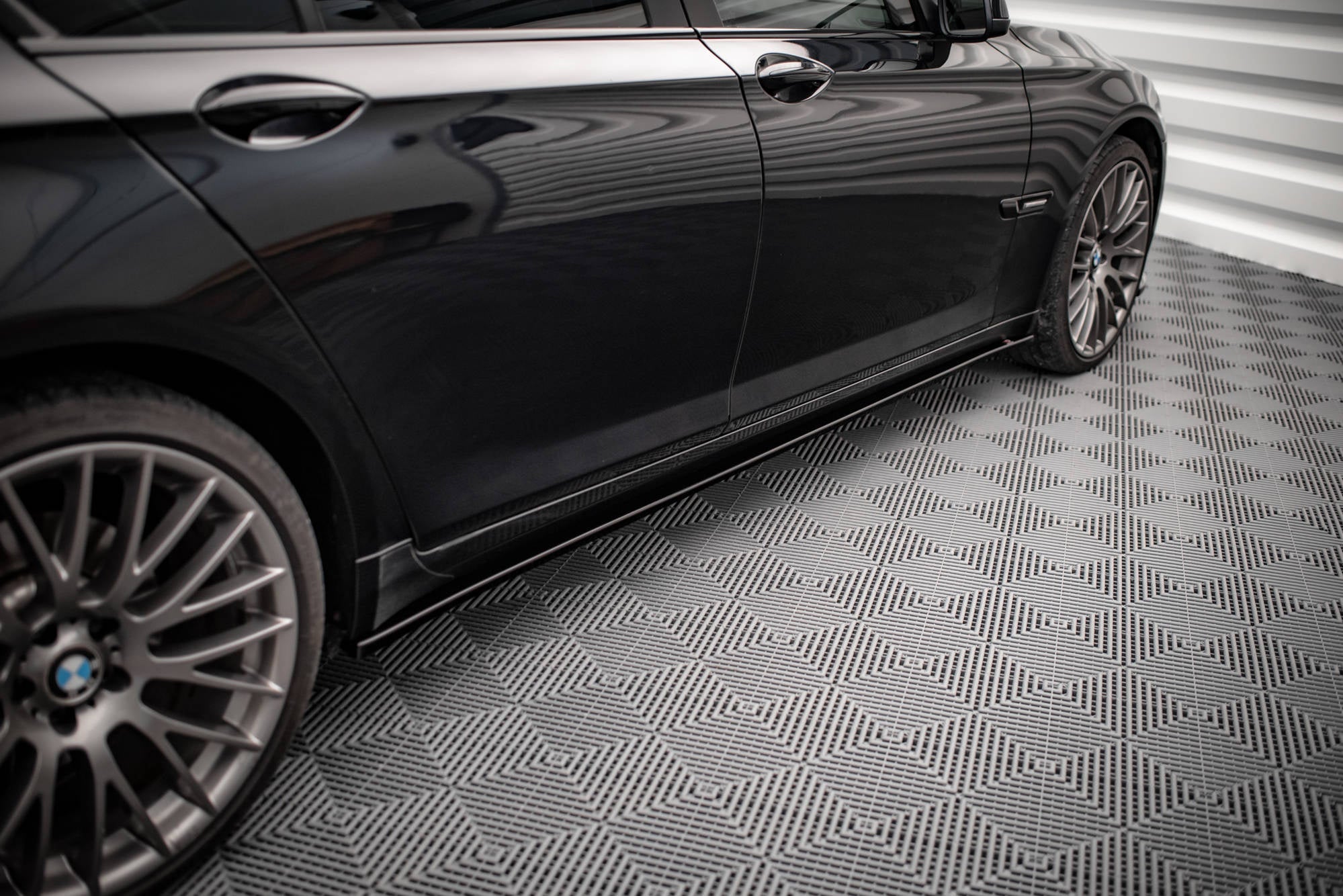 Maxton Design Difusores de taloneras laterales para BMW 7 M-Pack F01 - imagen 2