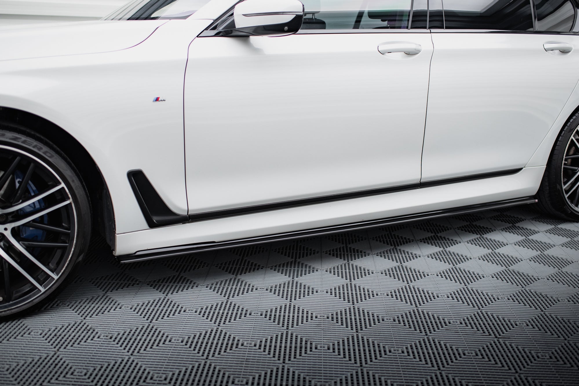 Maxton Design Difusores de taloneras laterales para BMW 7 M-Pack G11 - imagen 1