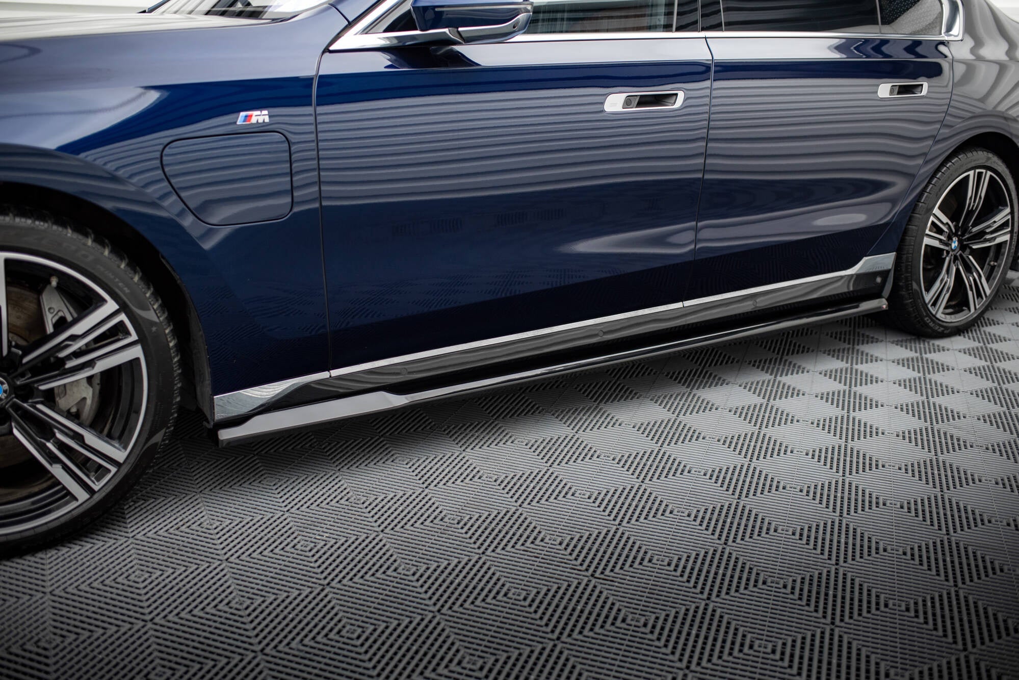 Maxton Design Difusores de taloneras laterales para BMW 7 M-Pack G70 - imagen 1