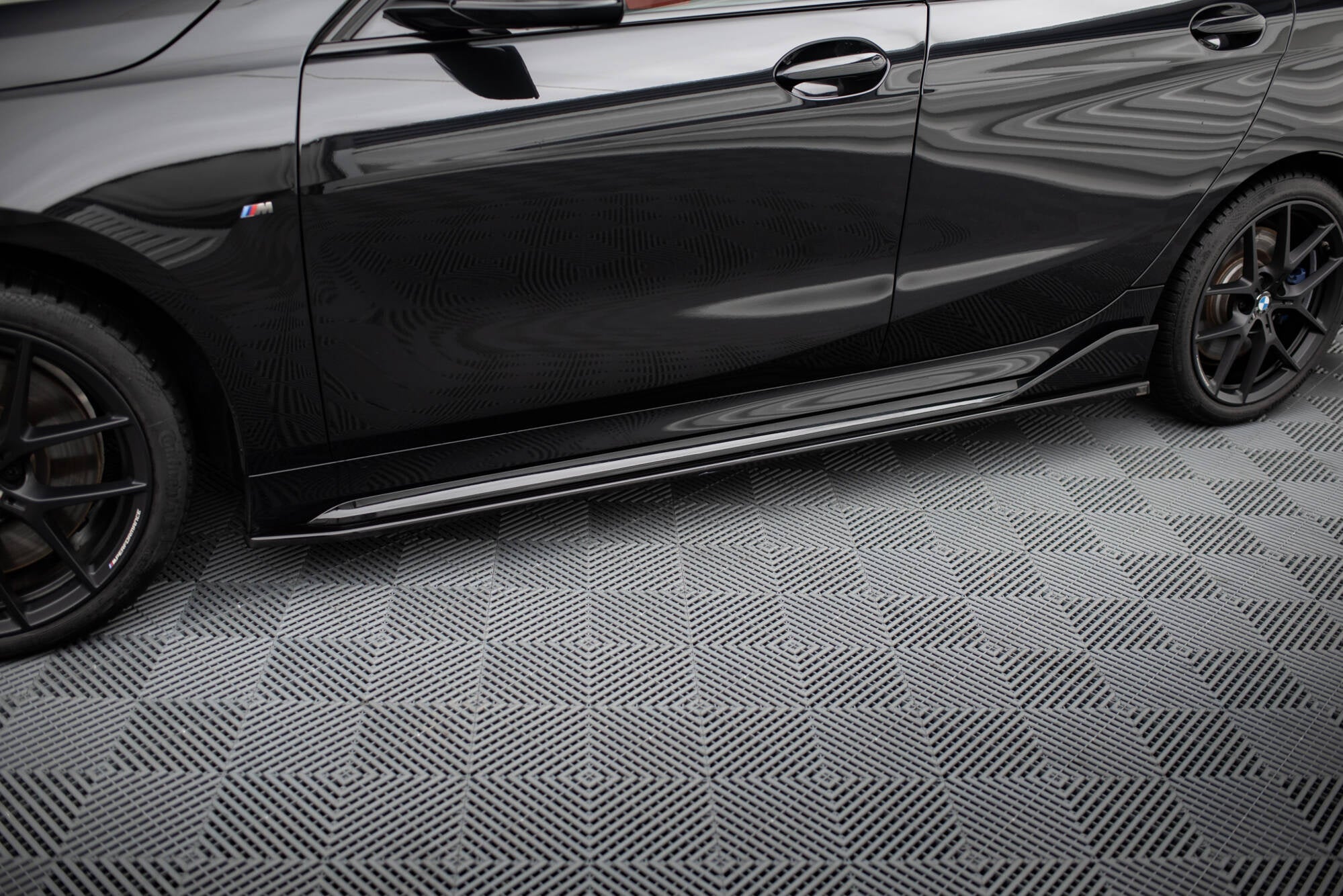 Maxton Design Difusores de taloneras laterales para BMW M135i M-Performance F40 - imagen 1