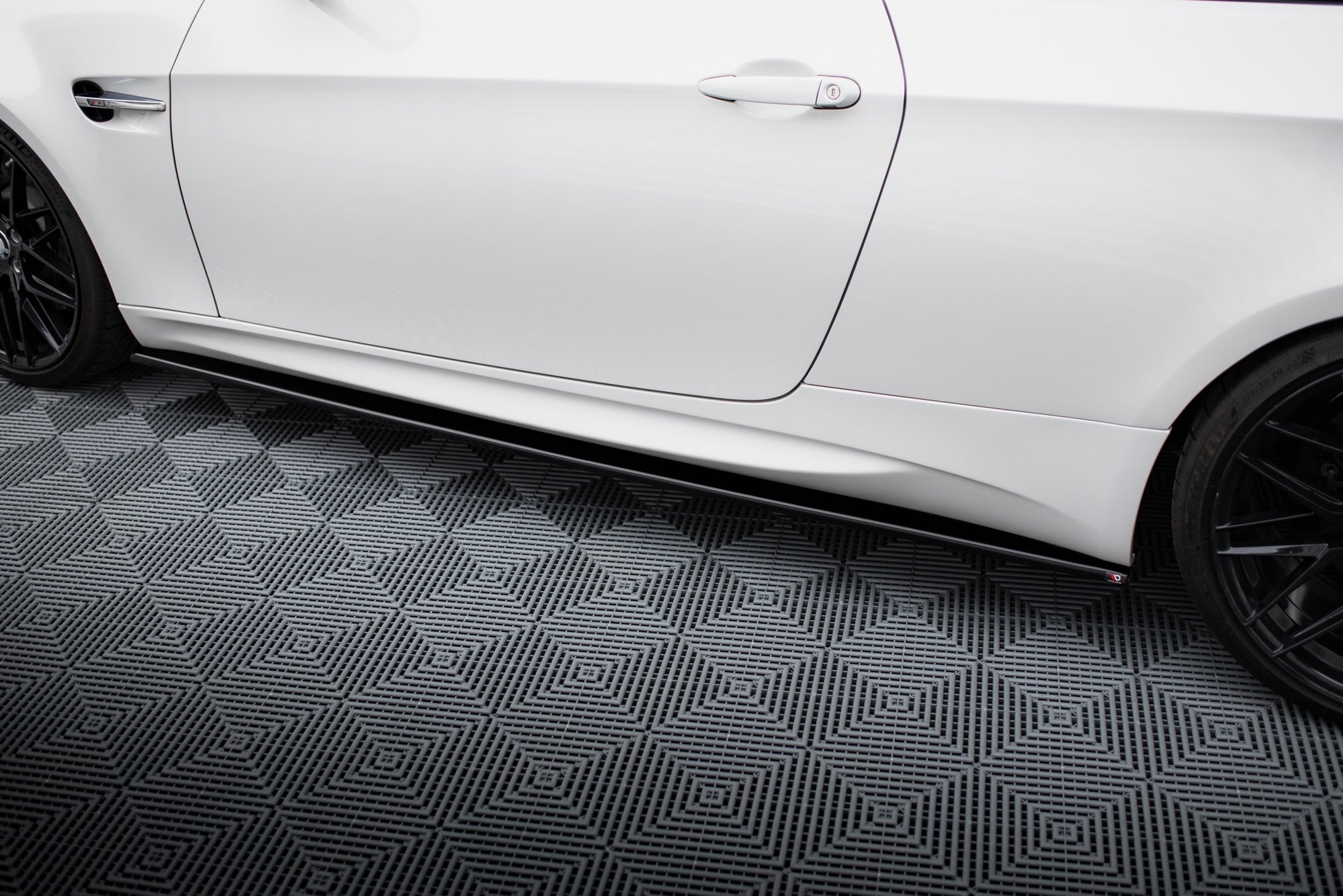 Maxton Design Difusores de taloneras laterales para BMW M3 E92 / Cabrio E93 - imagen 3