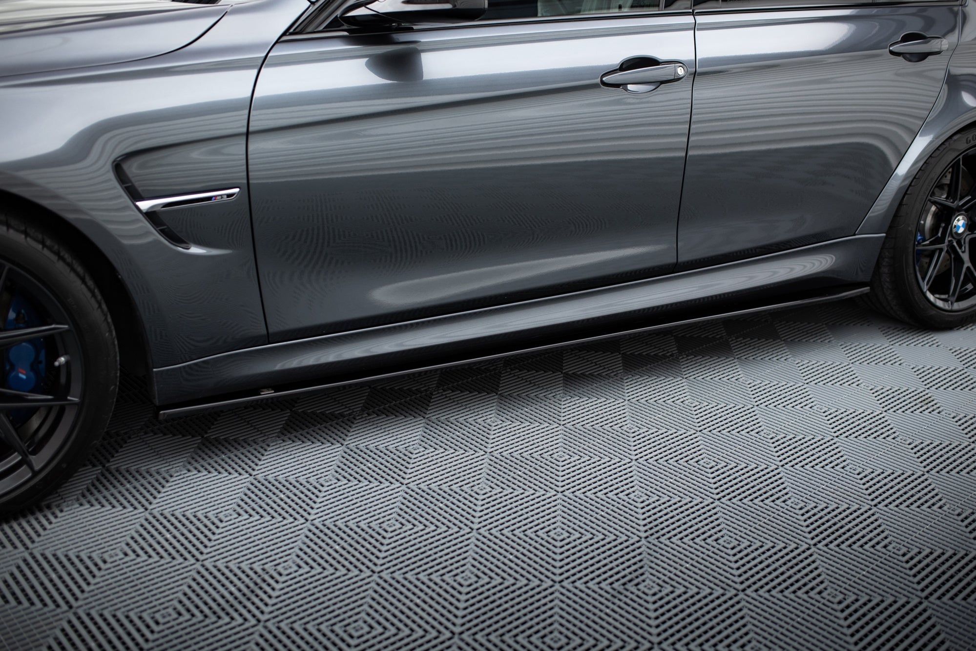 Maxton Design Difusores de taloneras laterales para BMW M3 F80 - imagen 1