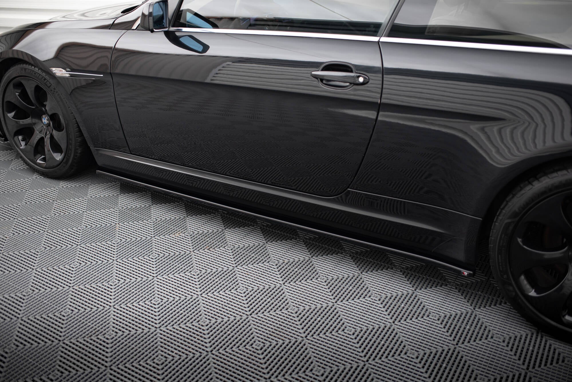 Maxton Design Difusores de taloneras laterales para BMW M6 E63 - imagen 3