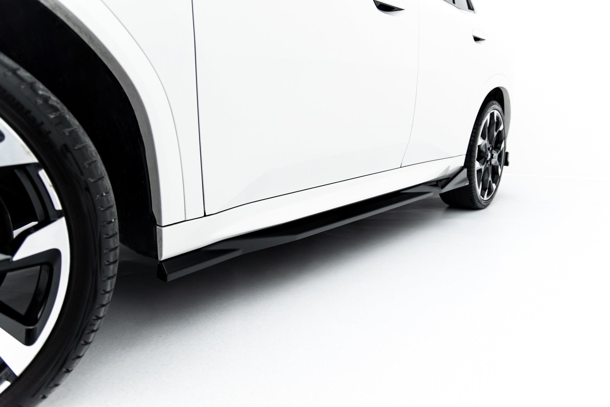 Maxton Design Difusores de taloneras laterales para BMW X2 M35i U10 - imagen 1