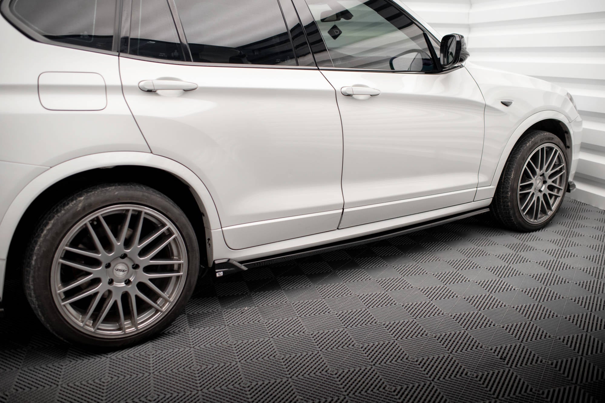 Maxton Design Difusores de taloneras laterales para BMW X3 M-Pack F25 - imagen 2