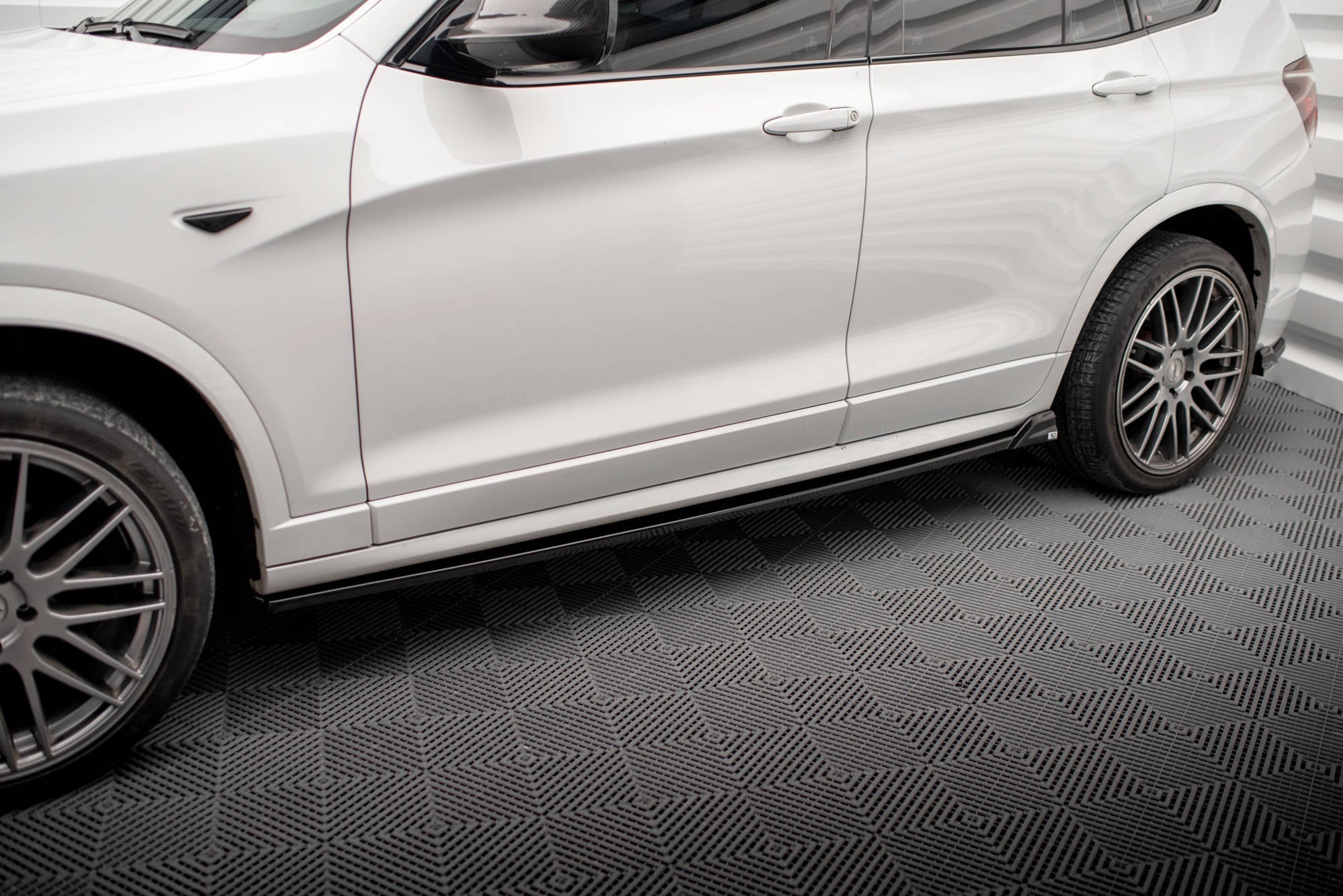 Maxton Design Difusores de taloneras laterales para BMW X3 M-Pack F25 - imagen 1