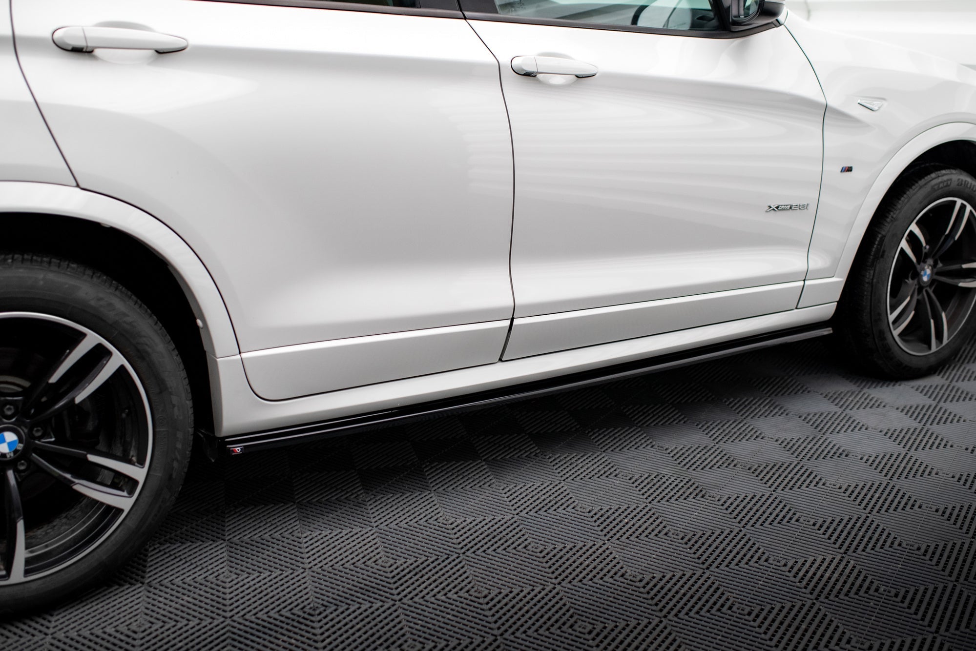 Maxton Design Difusores de taloneras laterales para BMW X3 M-Pack F25 Facelift - imagen 3