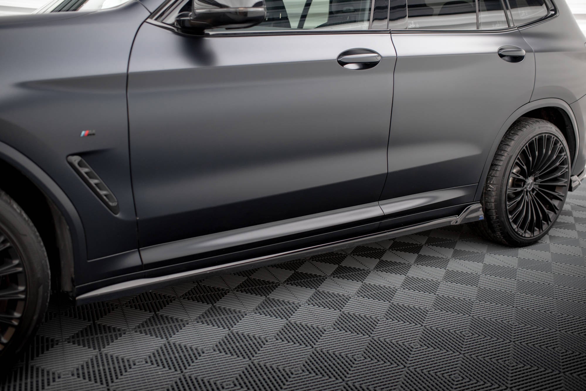 Maxton Design Difusores de taloneras laterales para BMW X3 M-Pack G01 Facelift - imagen 1