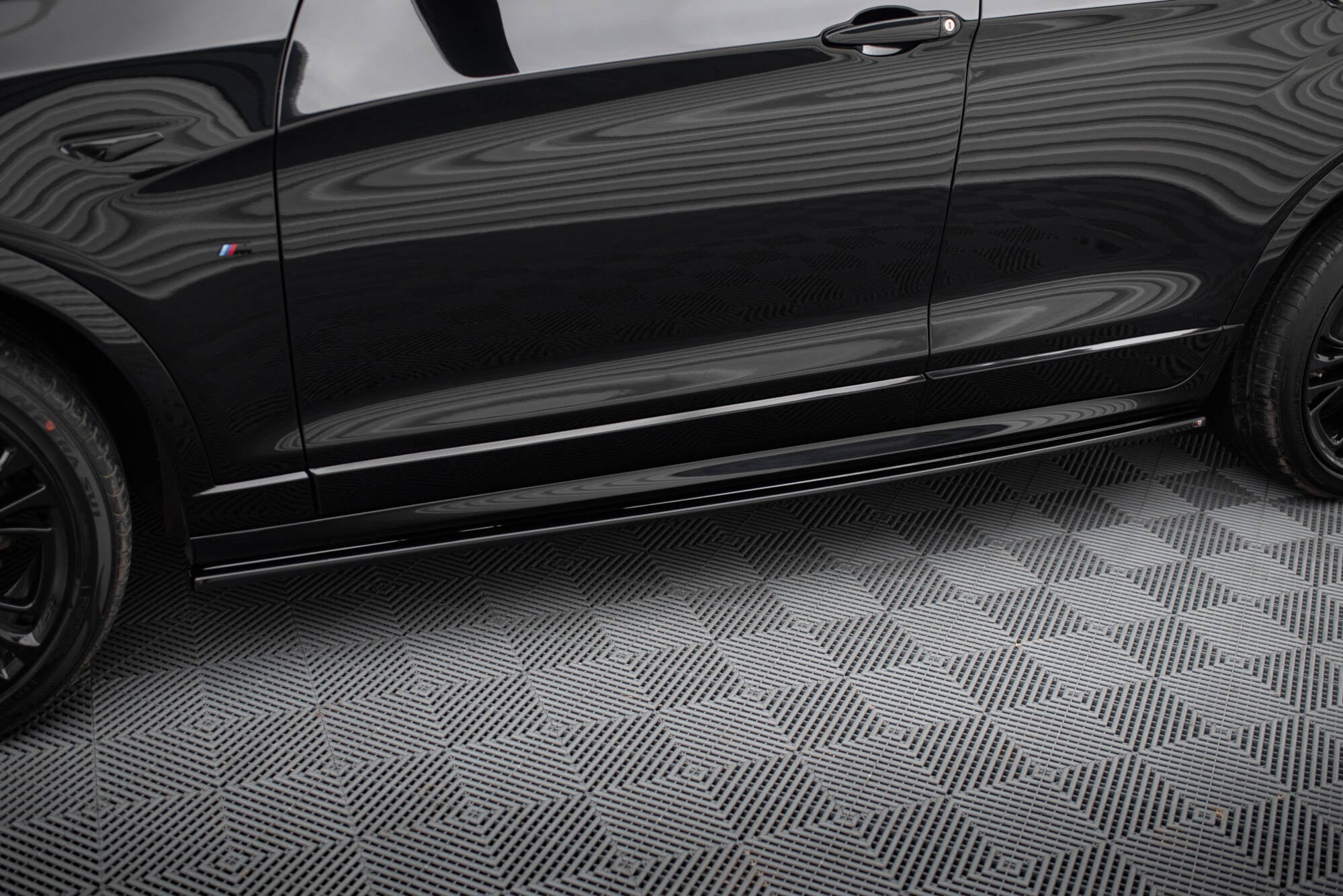 Maxton Design Difusores de taloneras laterales para BMW X4 M-Pack F26 - imagen 1