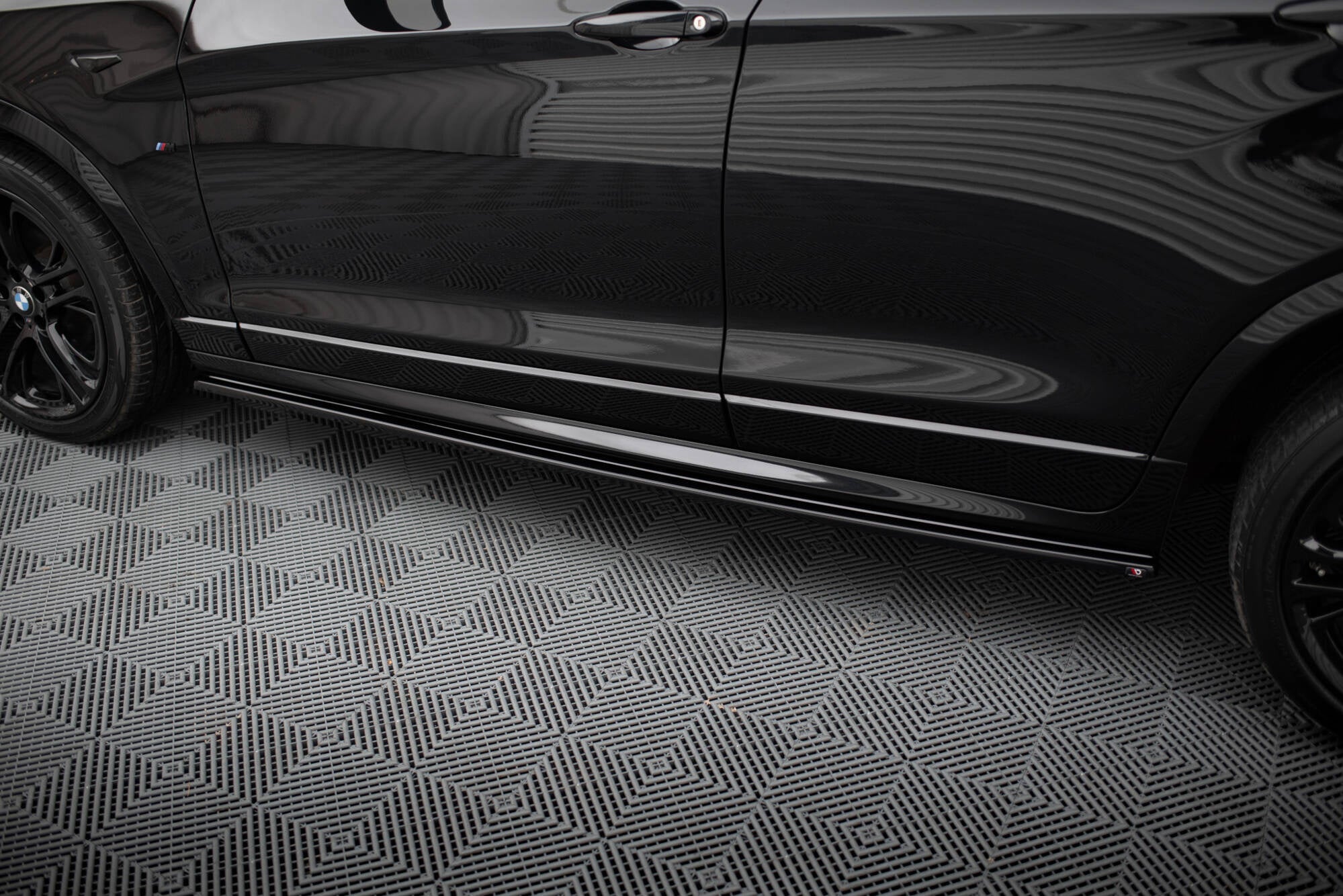 Maxton Design Difusores de taloneras laterales para BMW X4 M-Pack F26 - imagen 3