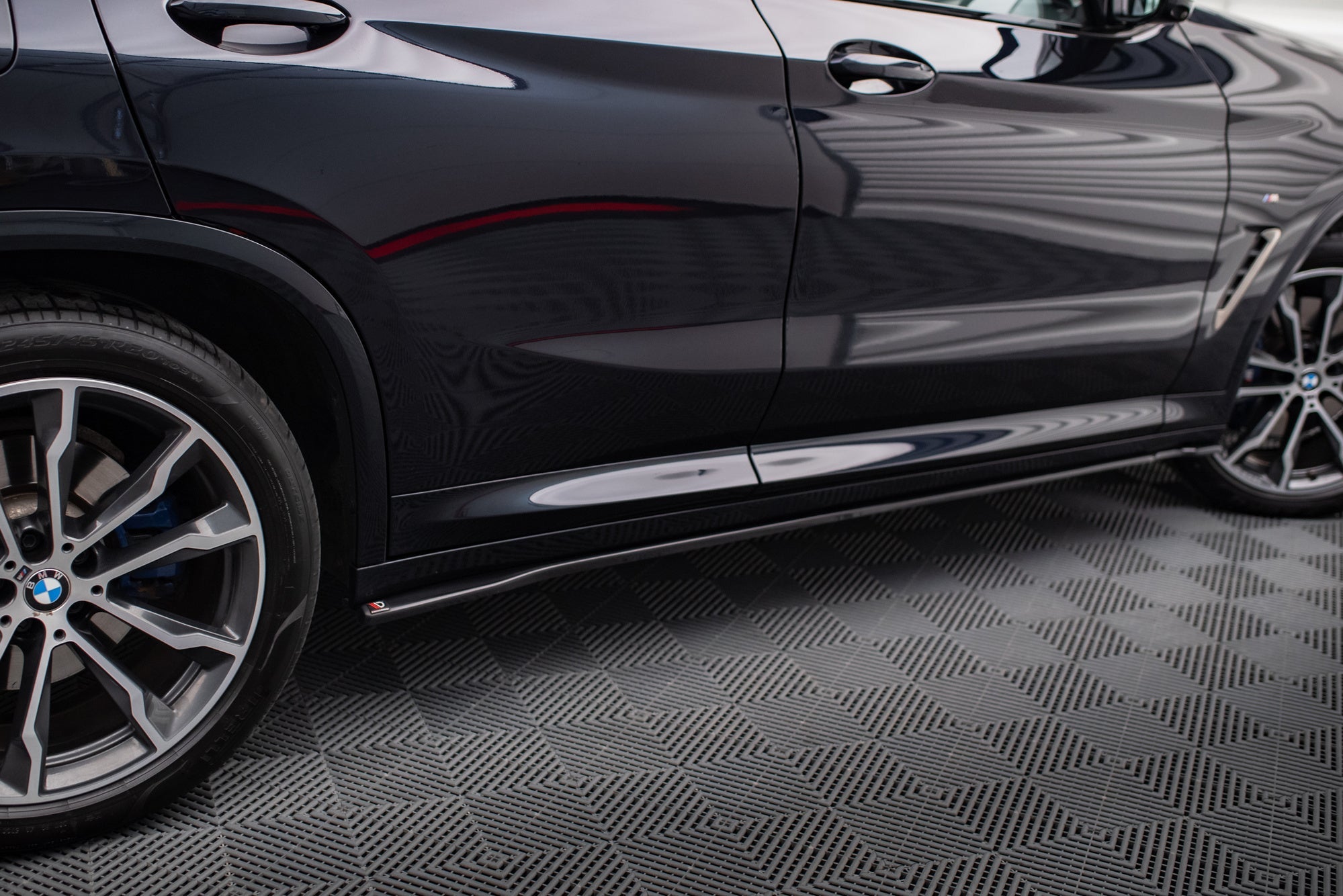 Maxton Design Difusores de taloneras laterales para BMW X4 M-Pack G02 - imagen 2