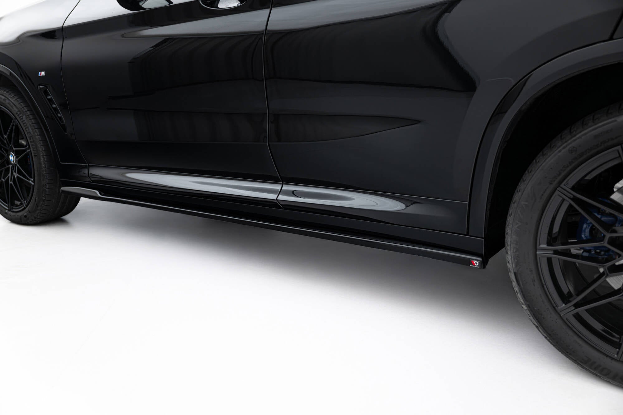 Maxton Design Difusores de taloneras laterales para BMW X4 M-Pack G02 Facelift - imagen 3