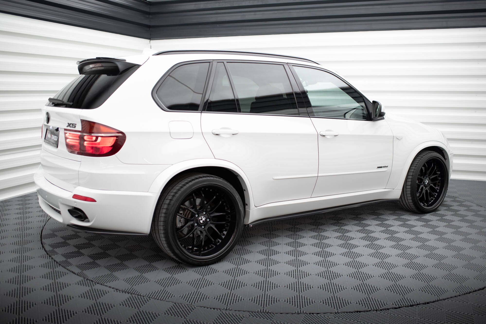 Maxton Design Difusores de taloneras laterales para BMW X5 M-Pack E70 Facelift - imagen 2