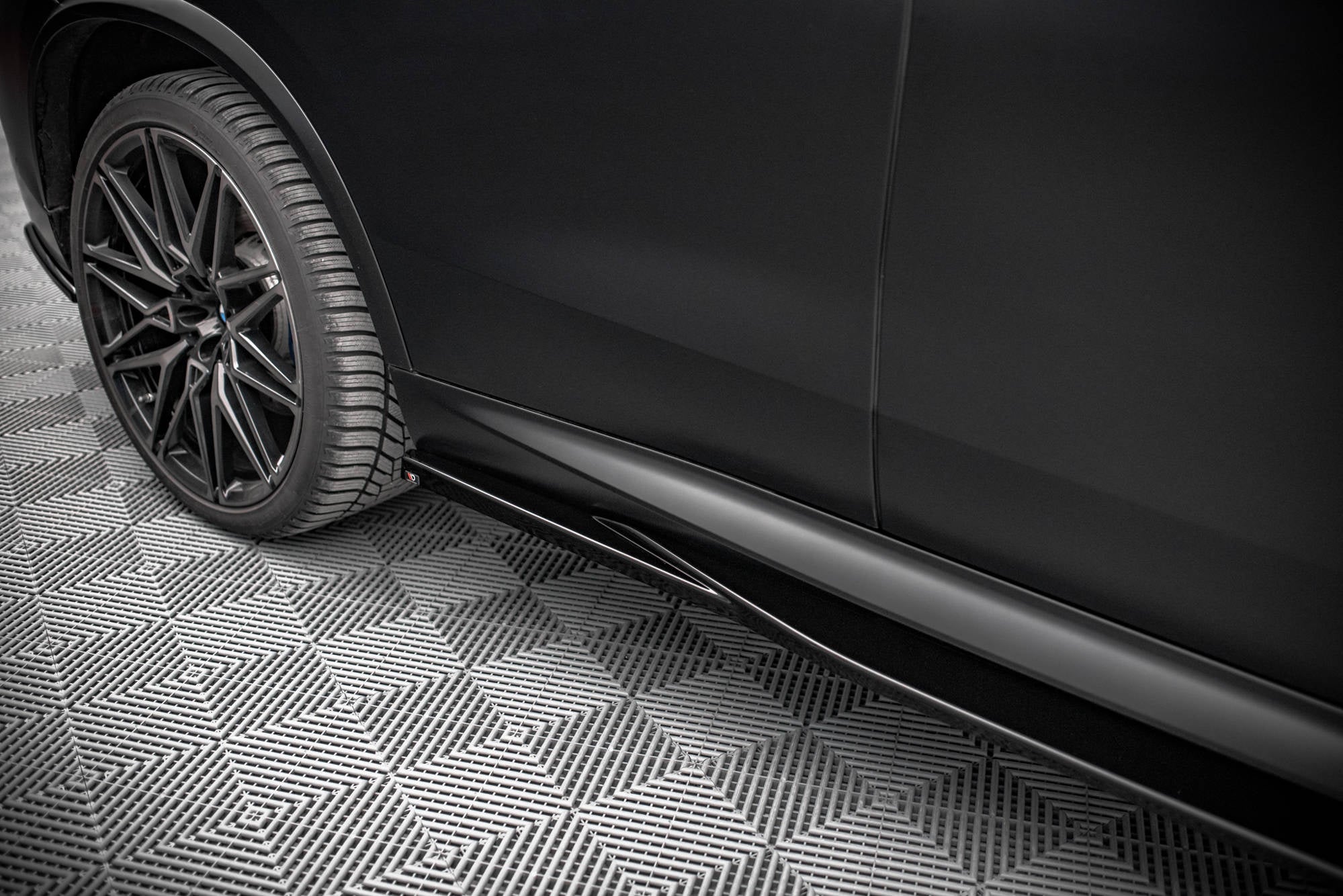 Maxton Design Difusores de taloneras laterales para BMW X5M F95 / F95 Facelift - imagen 2
