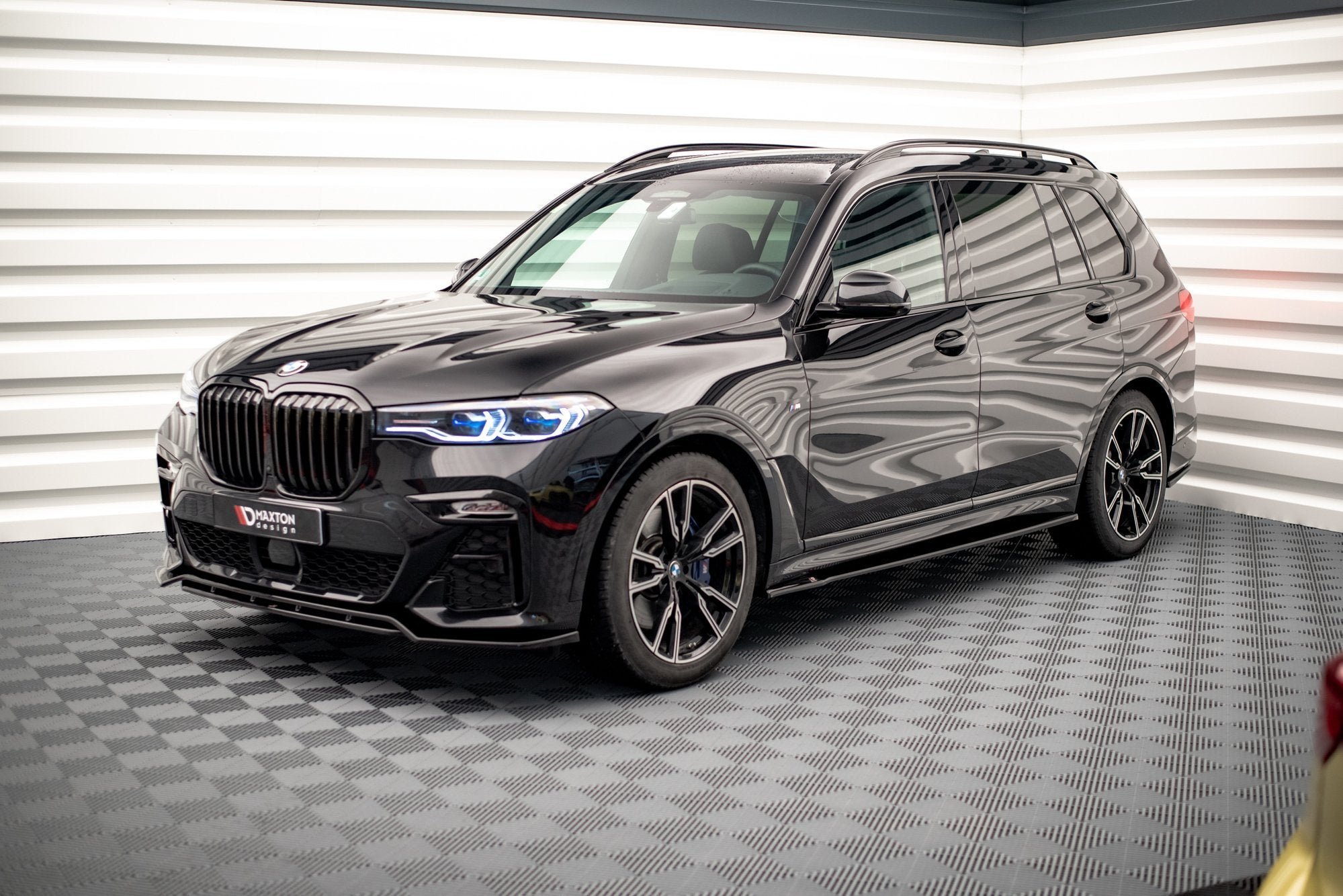 Maxton Design Difusores de taloneras laterales para BMW X7 M-Pack G07 - imagen 2