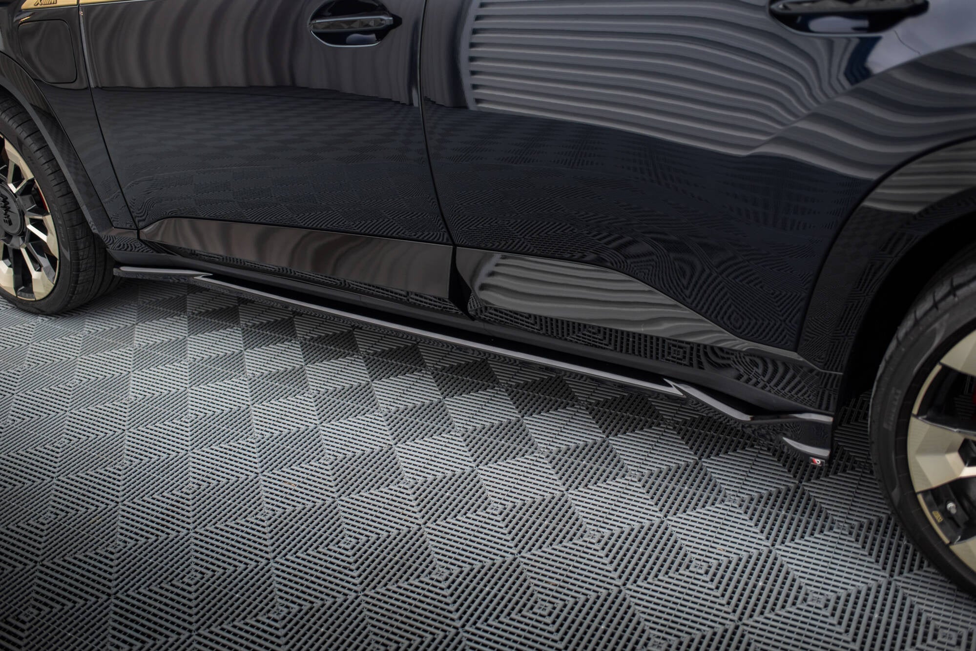 Maxton Design Difusores de taloneras laterales para BMW XM G09 - imagen 3
