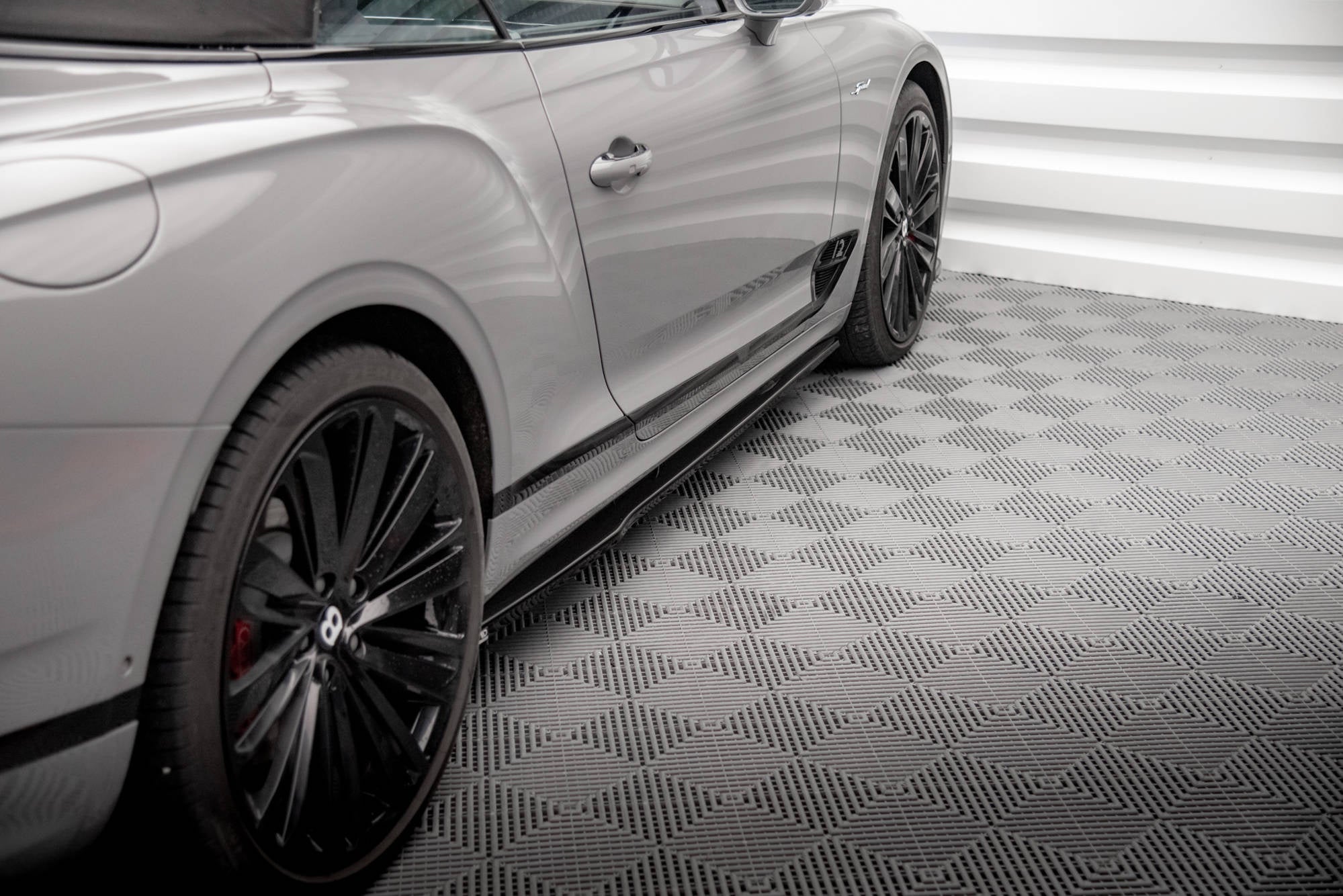 Maxton Design Difusores de taloneras laterales para Bentley Continental Convertible GT Mk3 - imagen 2