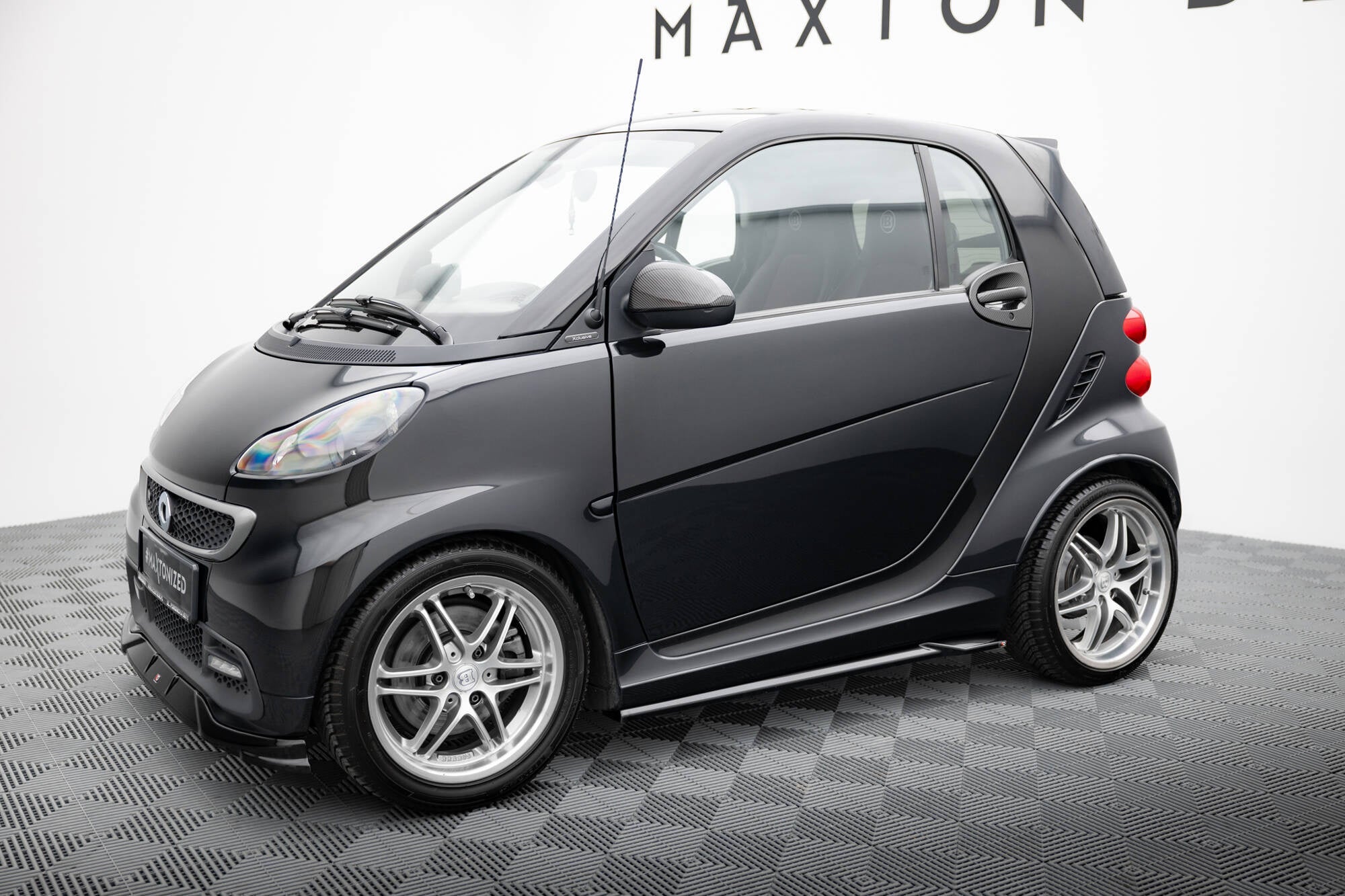 Maxton Design Difusores de taloneras laterales para Brabus Smart Fortwo C451 Facelift - imagen 2