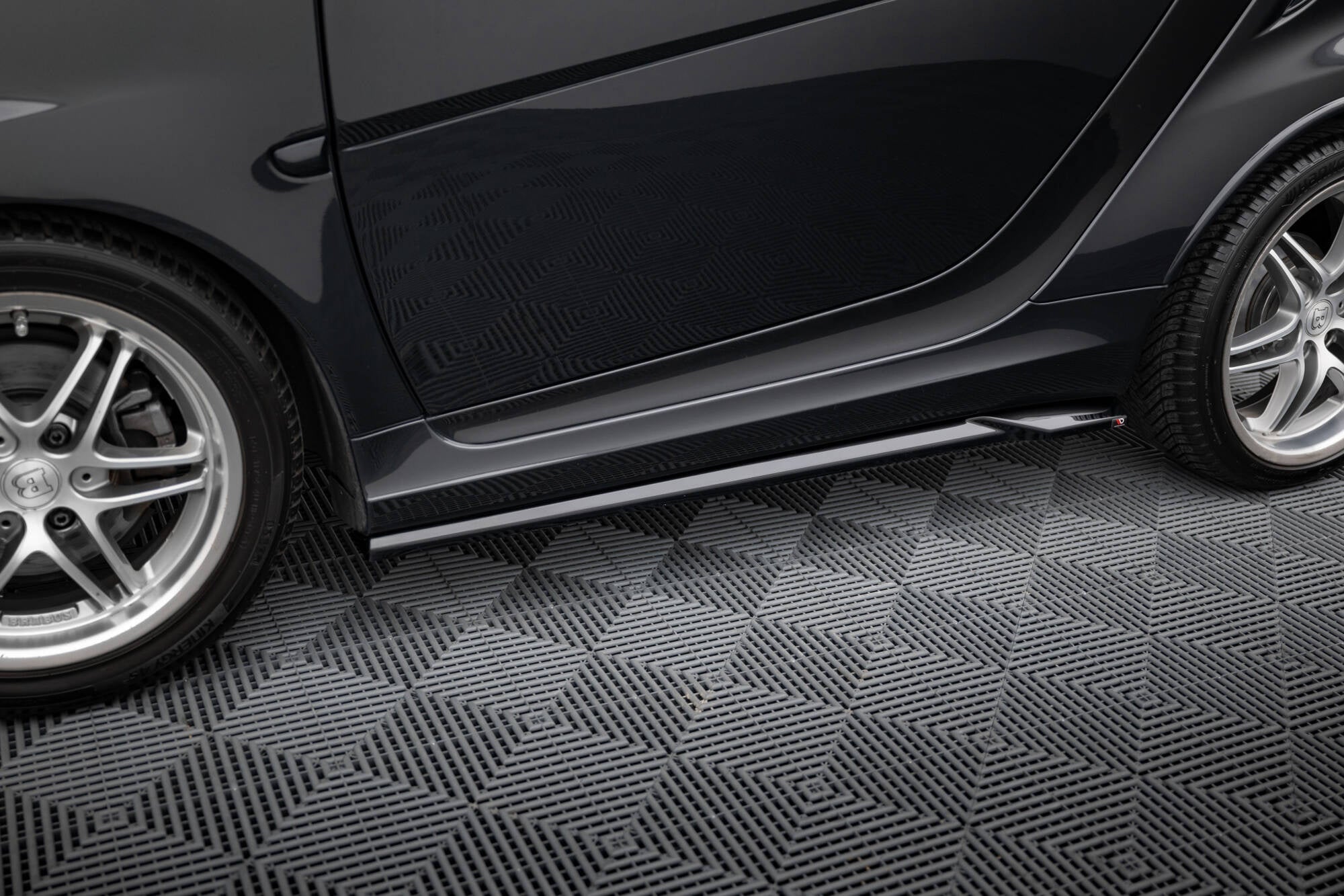 Maxton Design Difusores de taloneras laterales para Brabus Smart Fortwo C451 Facelift - imagen 1