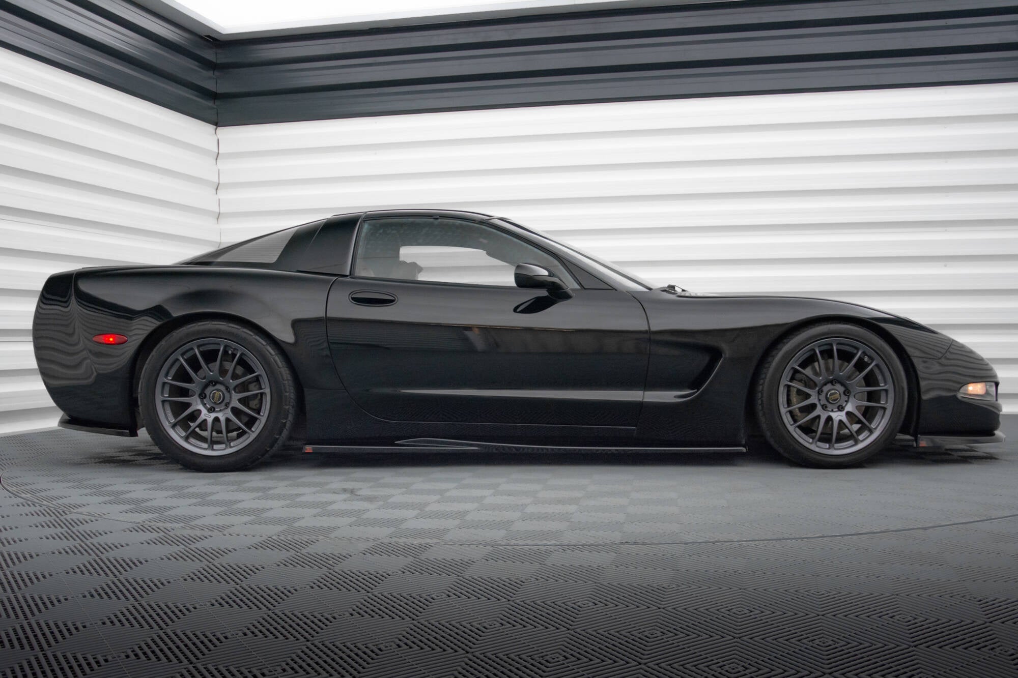 Maxton Design Difusores de taloneras laterales para Chevrolet Corvette C5 - imagen 2
