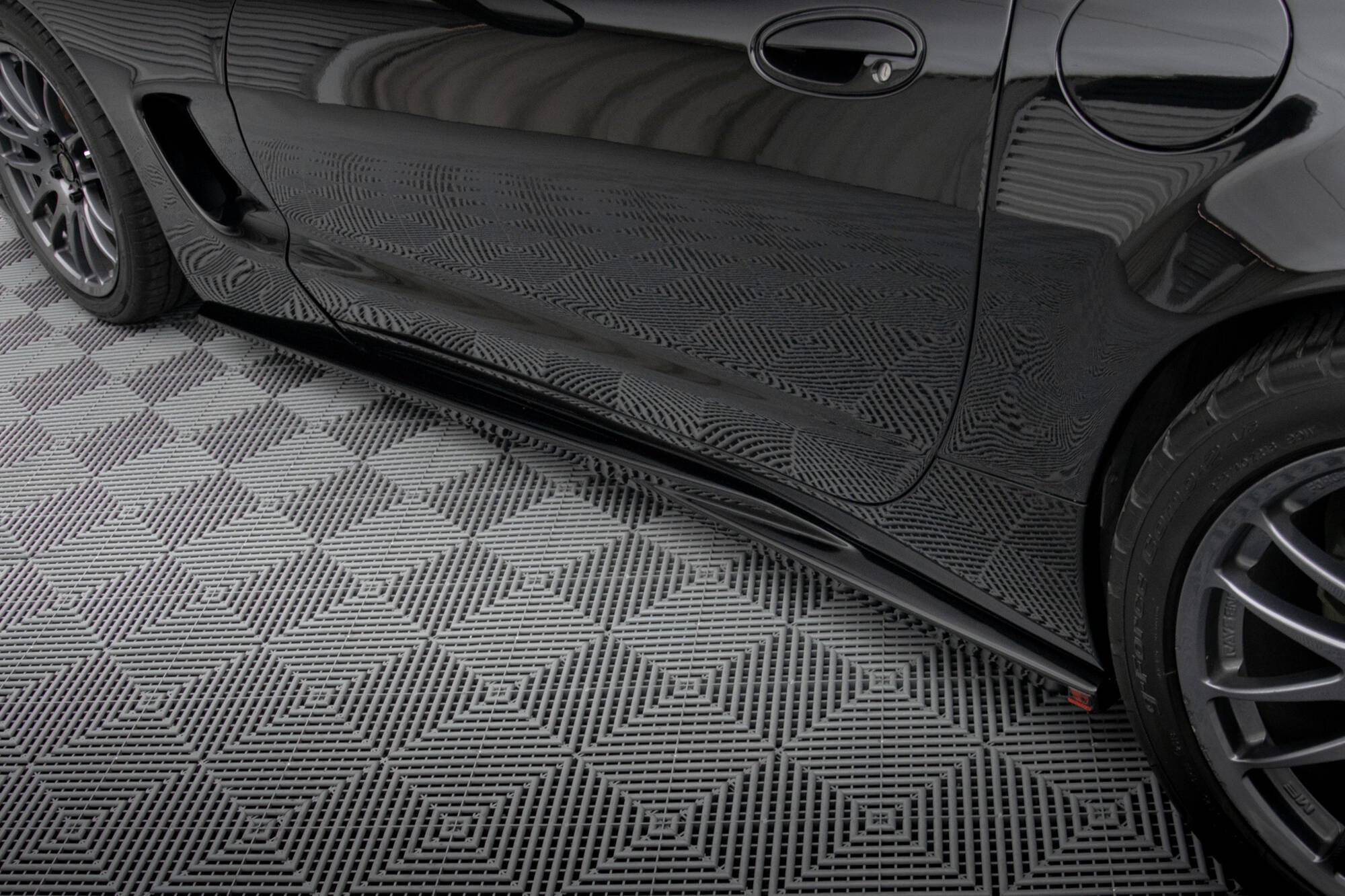 Maxton Design Difusores de taloneras laterales para Chevrolet Corvette C5 - imagen 1