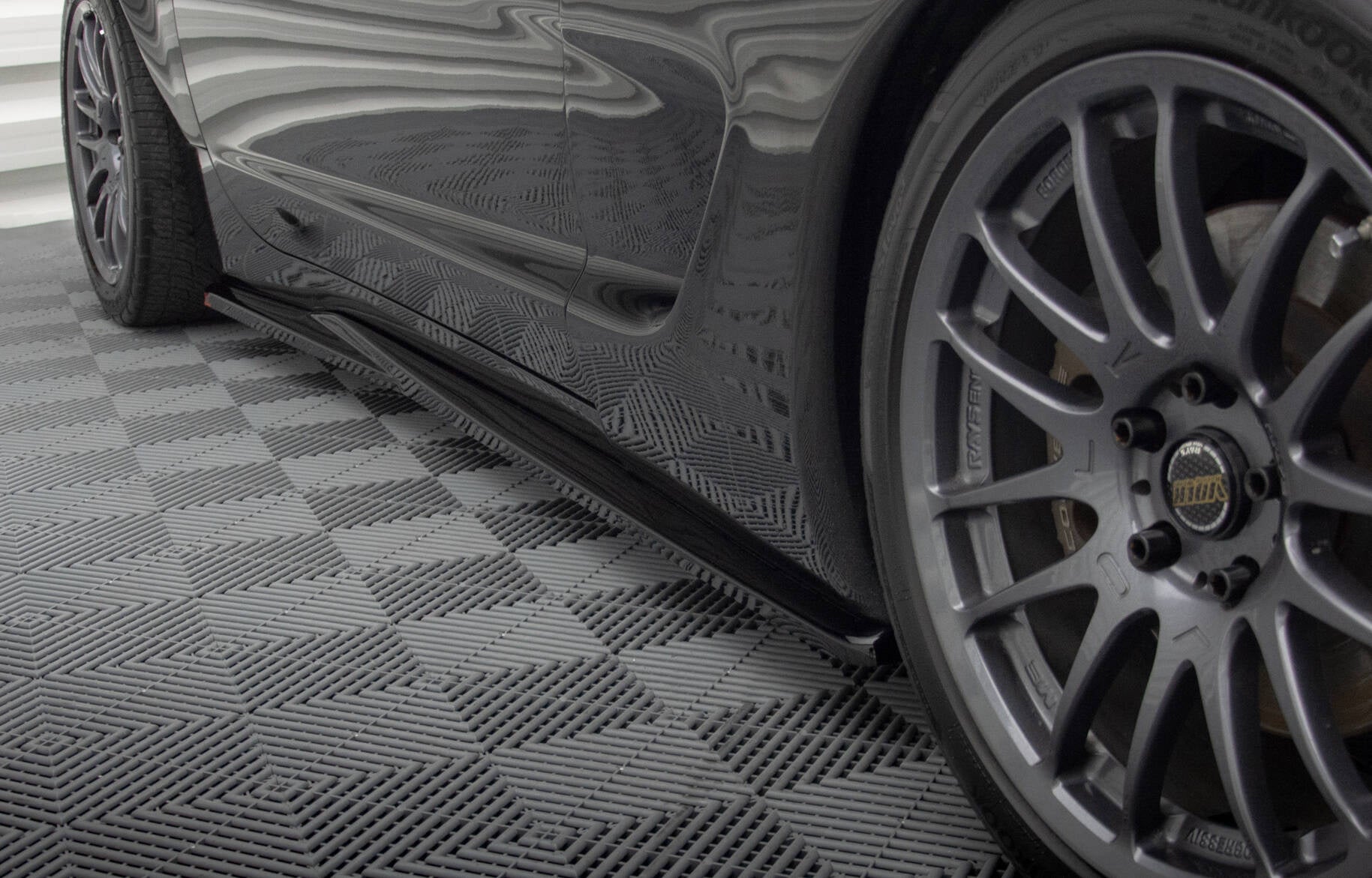 Maxton Design Difusores de taloneras laterales para Chevrolet Corvette C5 - imagen 3