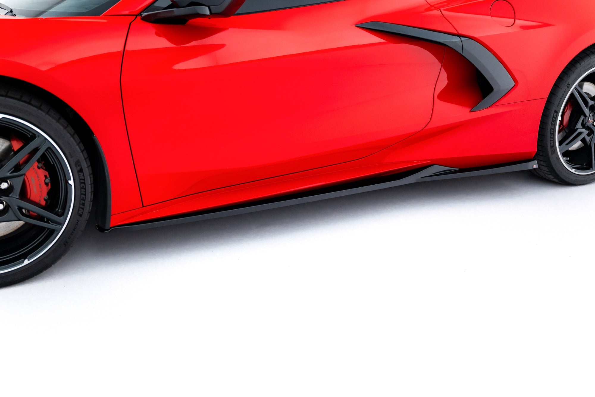 Maxton Design Difusores de taloneras laterales para Chevrolet Corvette C8 - imagen 1