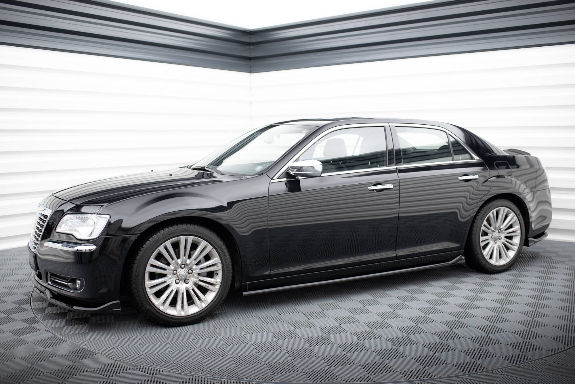 Maxton Design Difusores de taloneras laterales para Chrysler 300 Mk2 - imagen 2