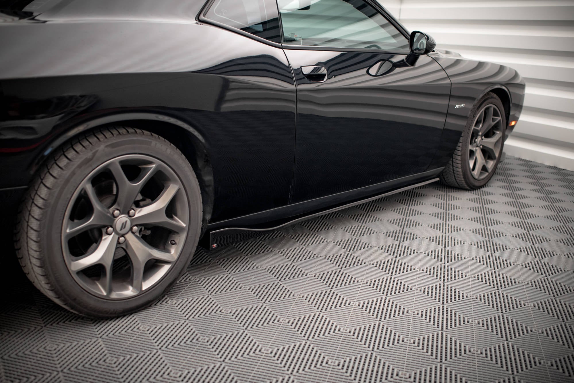 Maxton Design Difusores de taloneras laterales para Dodge Challenger RT Mk3 Facelift - imagen 2