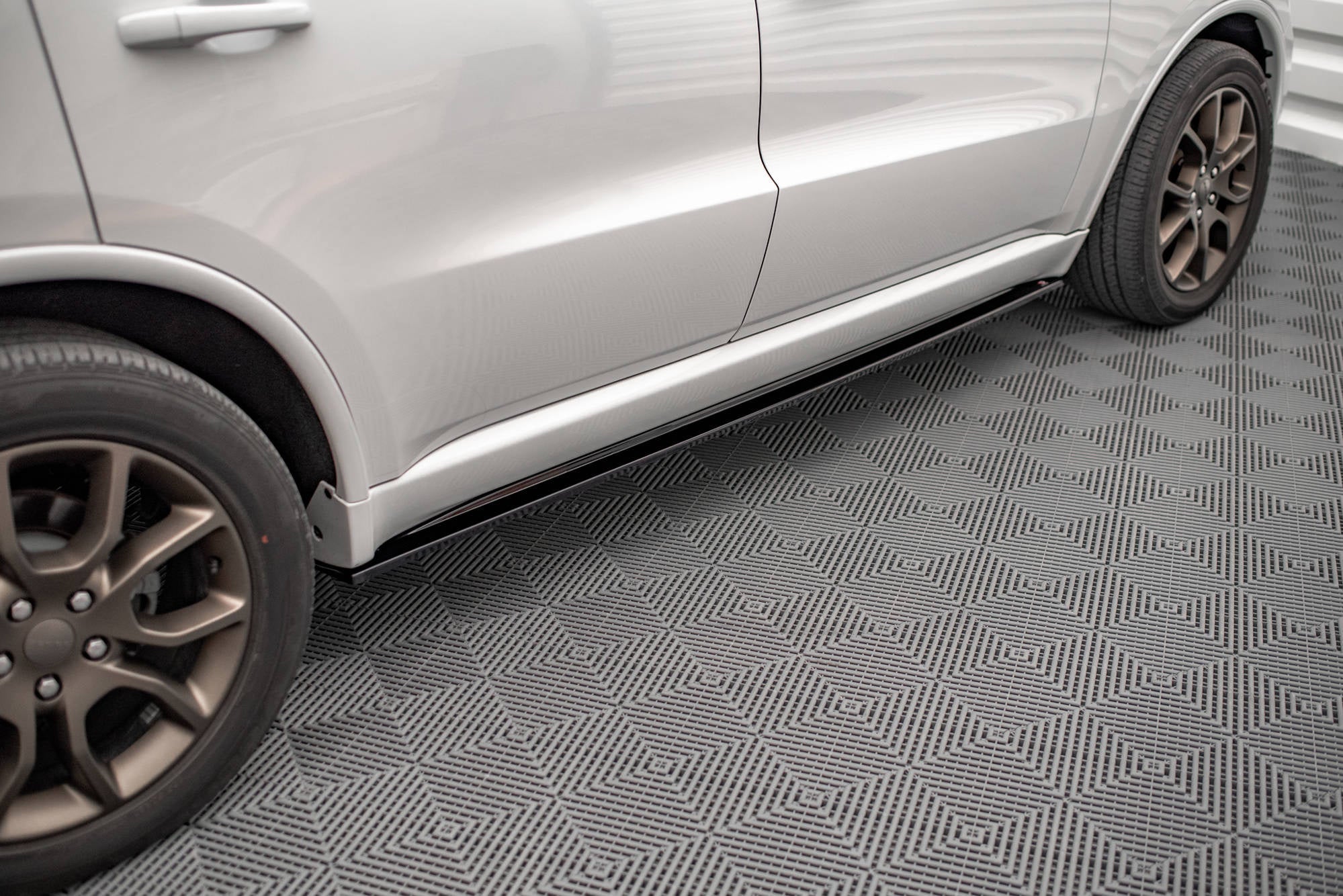 Maxton Design Difusores de taloneras laterales para Dodge Durango RT Mk3 - imagen 1