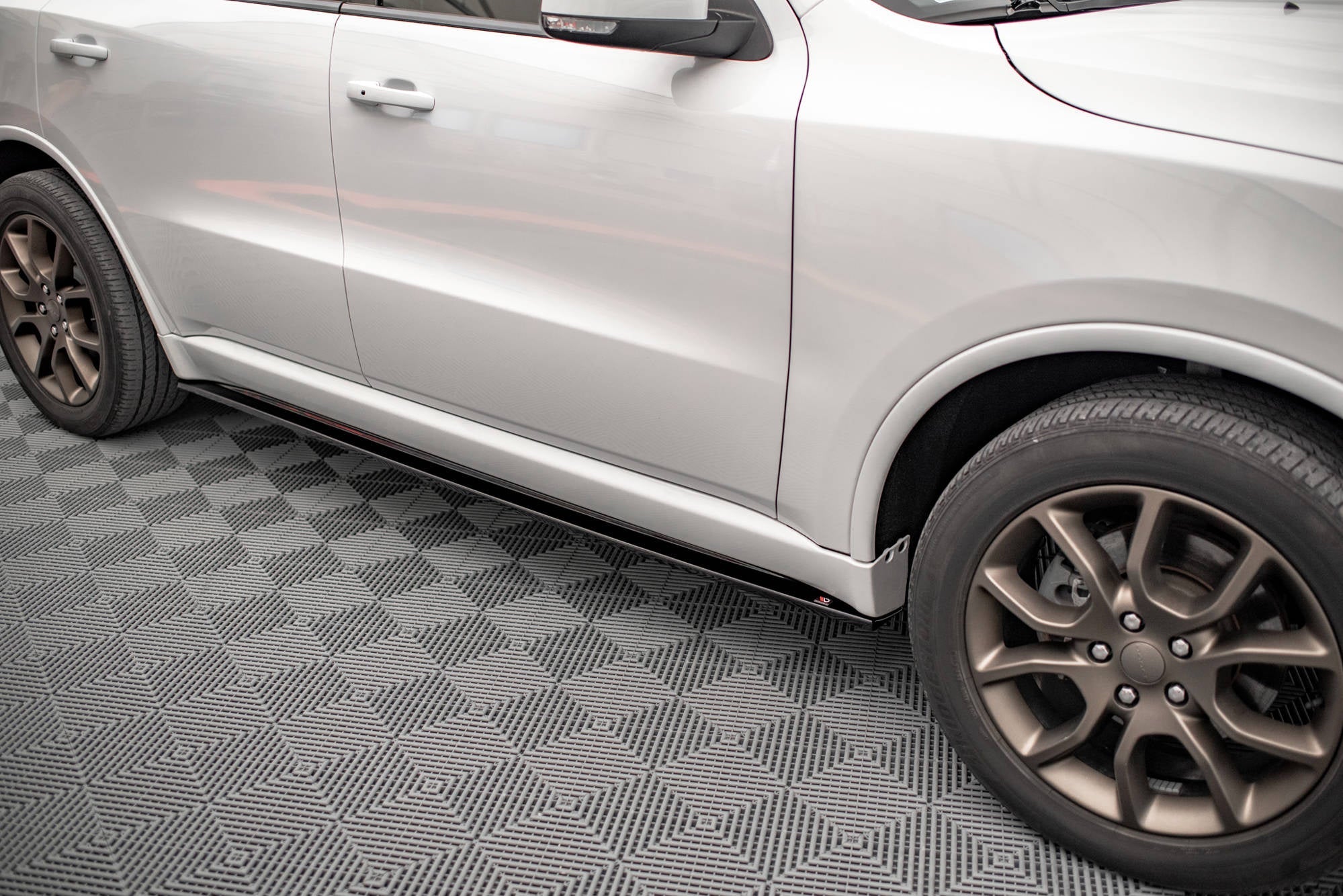 Maxton Design Difusores de taloneras laterales para Dodge Durango RT Mk3 - imagen 2