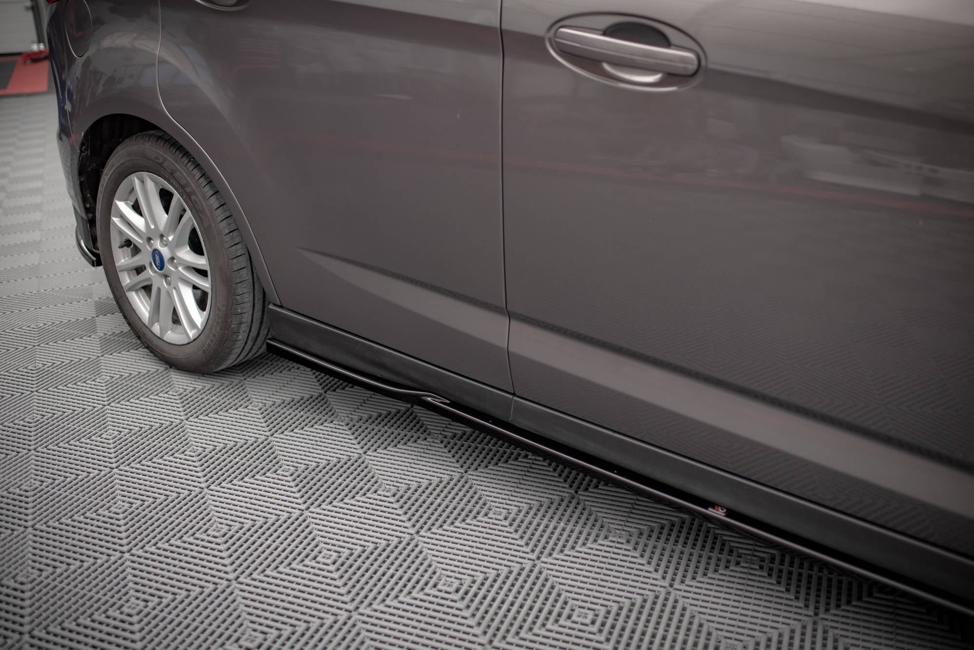 Maxton Design Difusores de taloneras laterales para Ford C-Max Mk2 - imagen 2