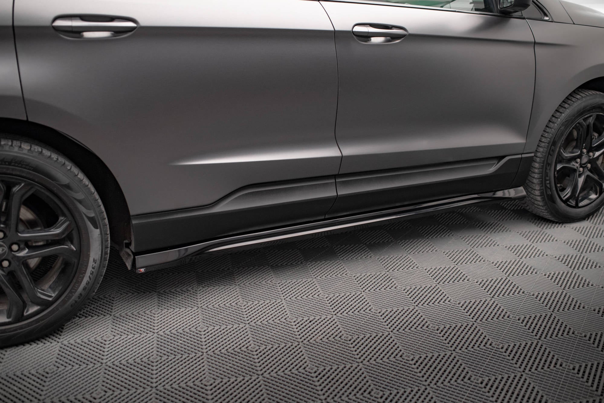Maxton Design Difusores de taloneras laterales para Ford Edge Mk2 - imagen 2