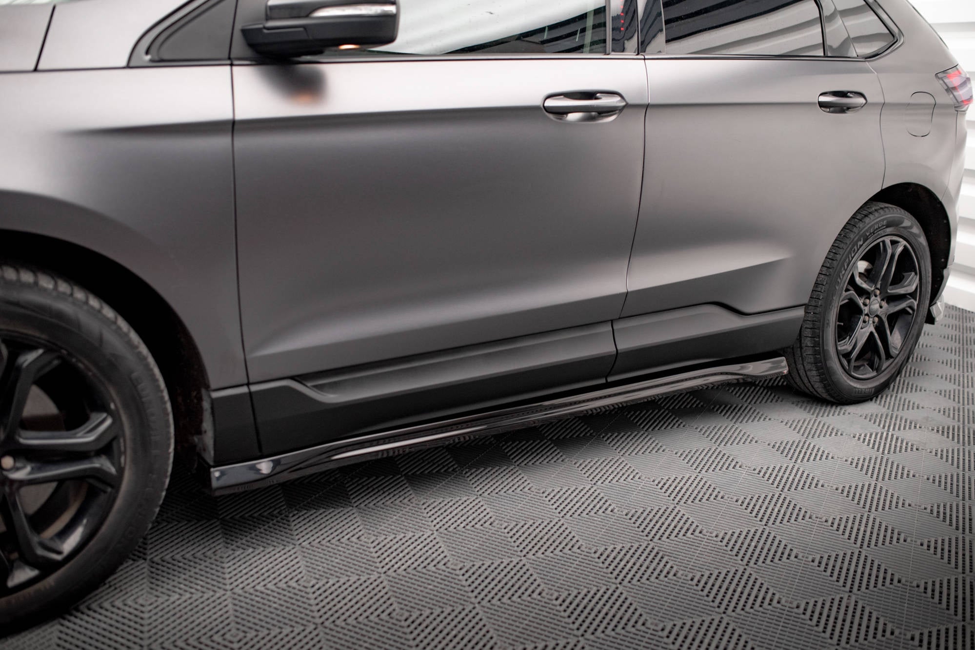 Maxton Design Difusores de taloneras laterales para Ford Edge Mk2 - imagen 1